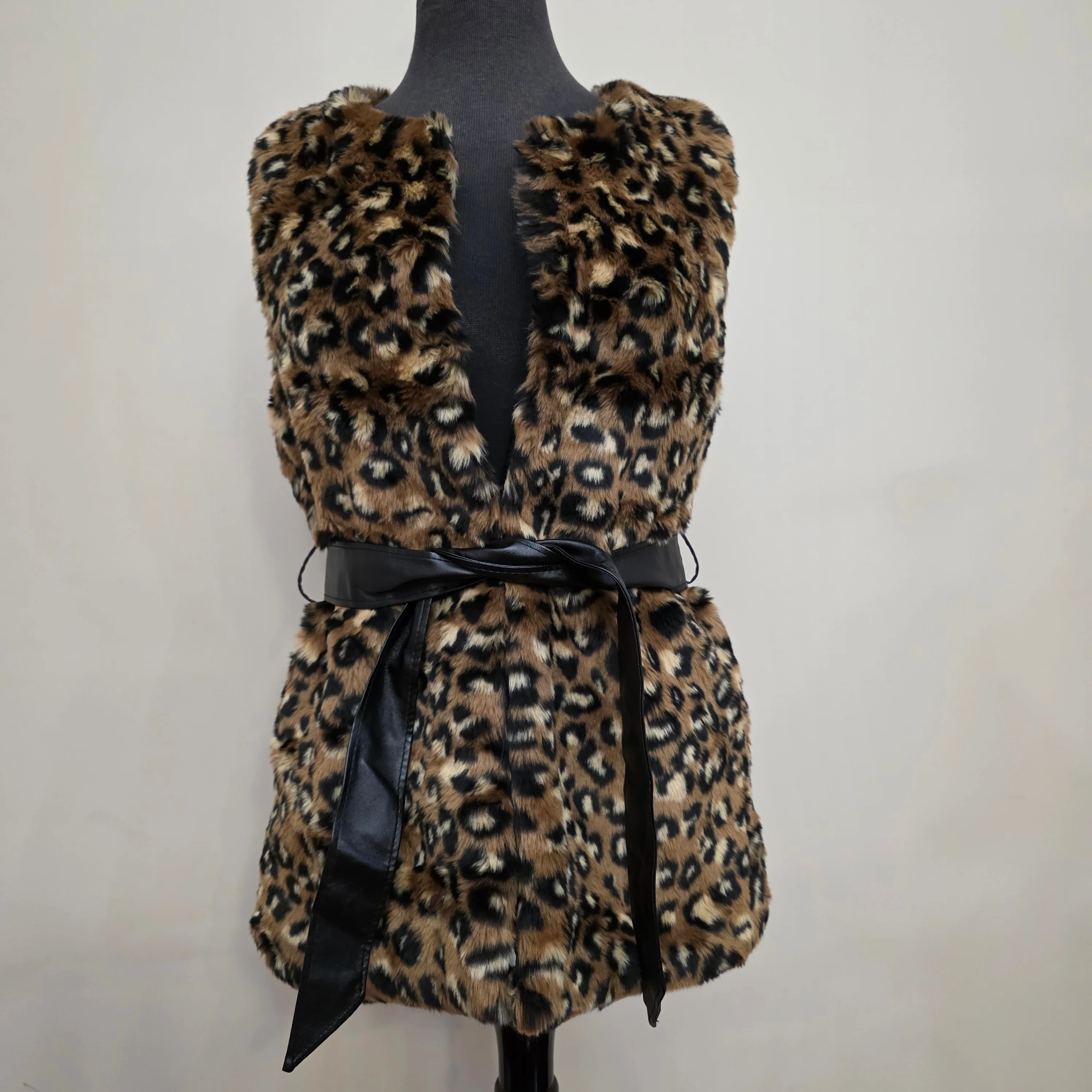 Forever 21 Leopard Print Faux Fur Vest Women’s Medium