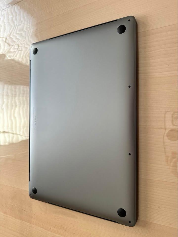 Apple MacBook Pro 16 Inch Core i9_16 GB_1TB Mint condition - photo 2
