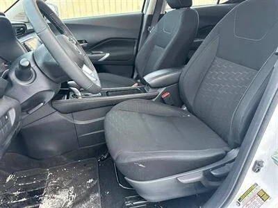 2024 Nissan Kicks SV 4-Door Wagon image indicator(10)