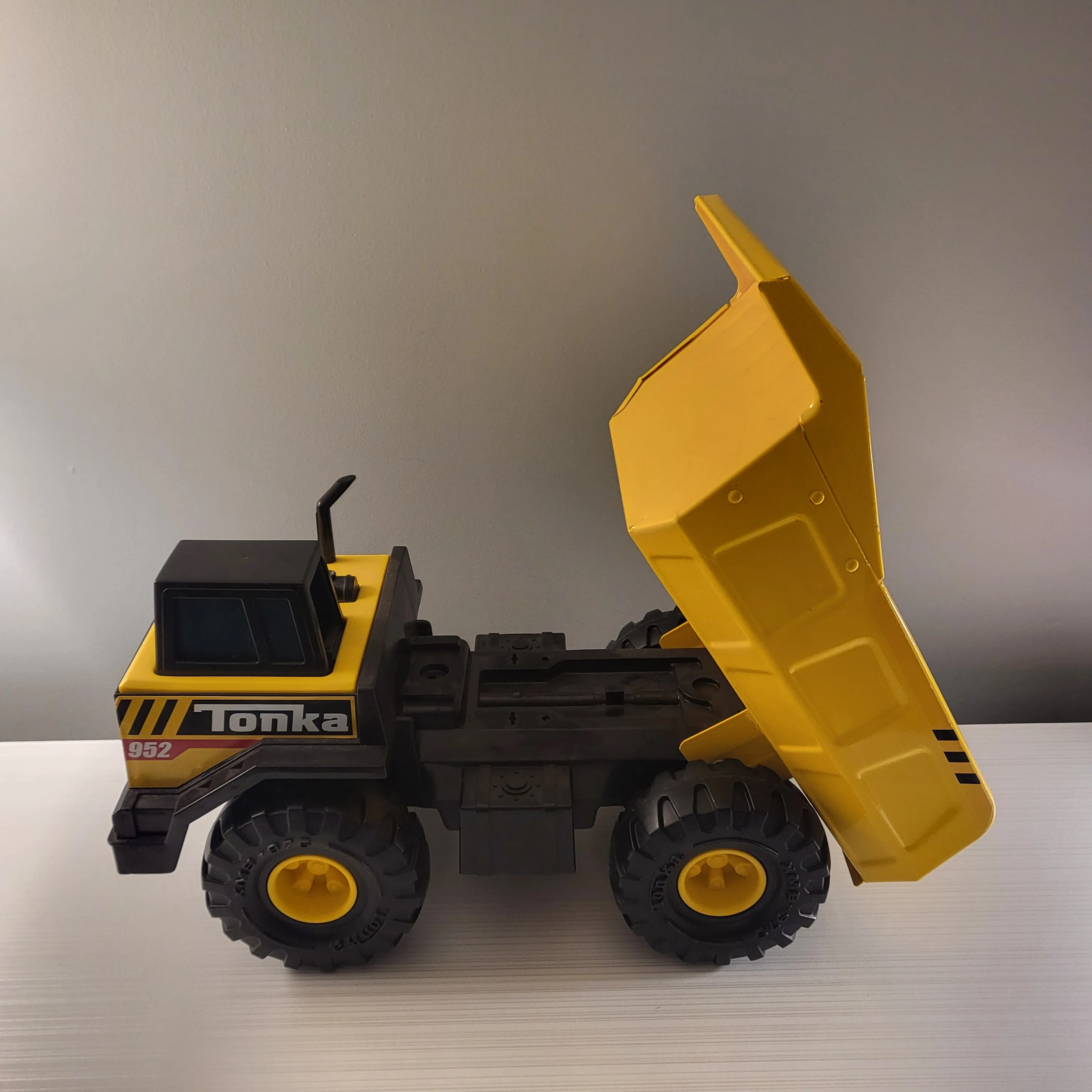 Pristine! Tonka Heavy-Duty Dump Truck Yellow - Quick Pickup!🚀