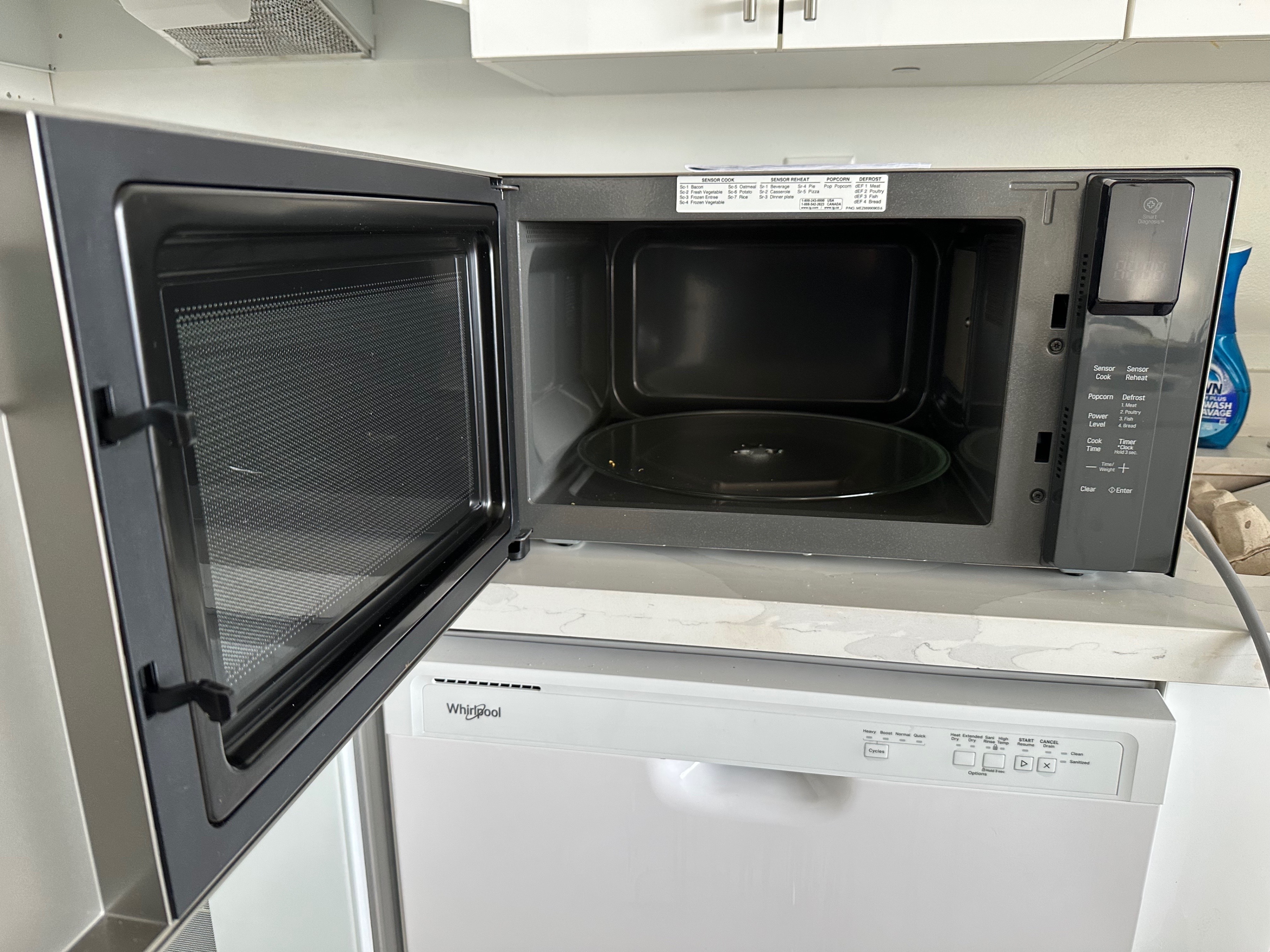 LG 1.5 cu. ft. Stainless Steel Microwave with Smart Inverter - photo 5