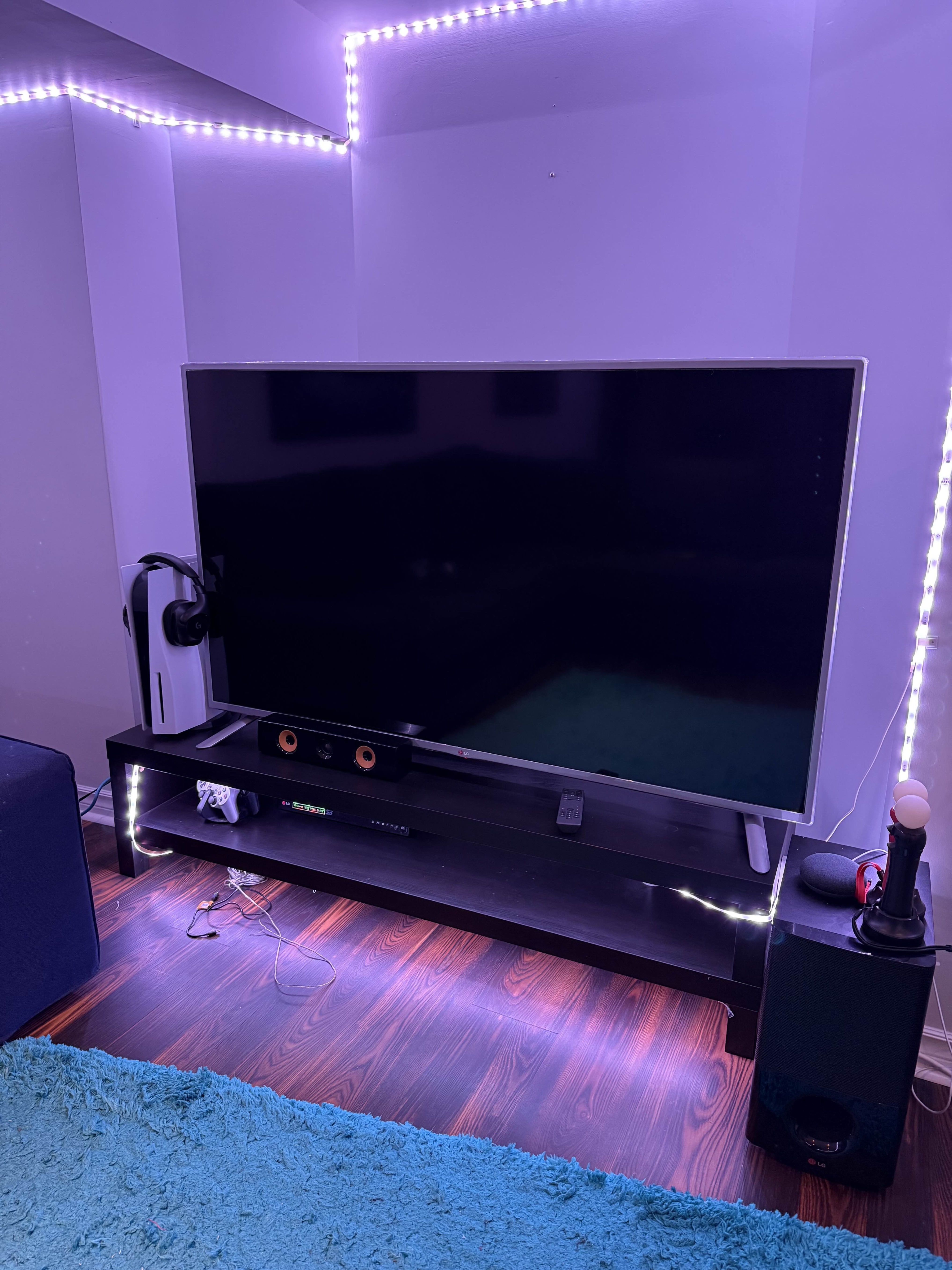 60 Inch LG Smart TV - photo 2
