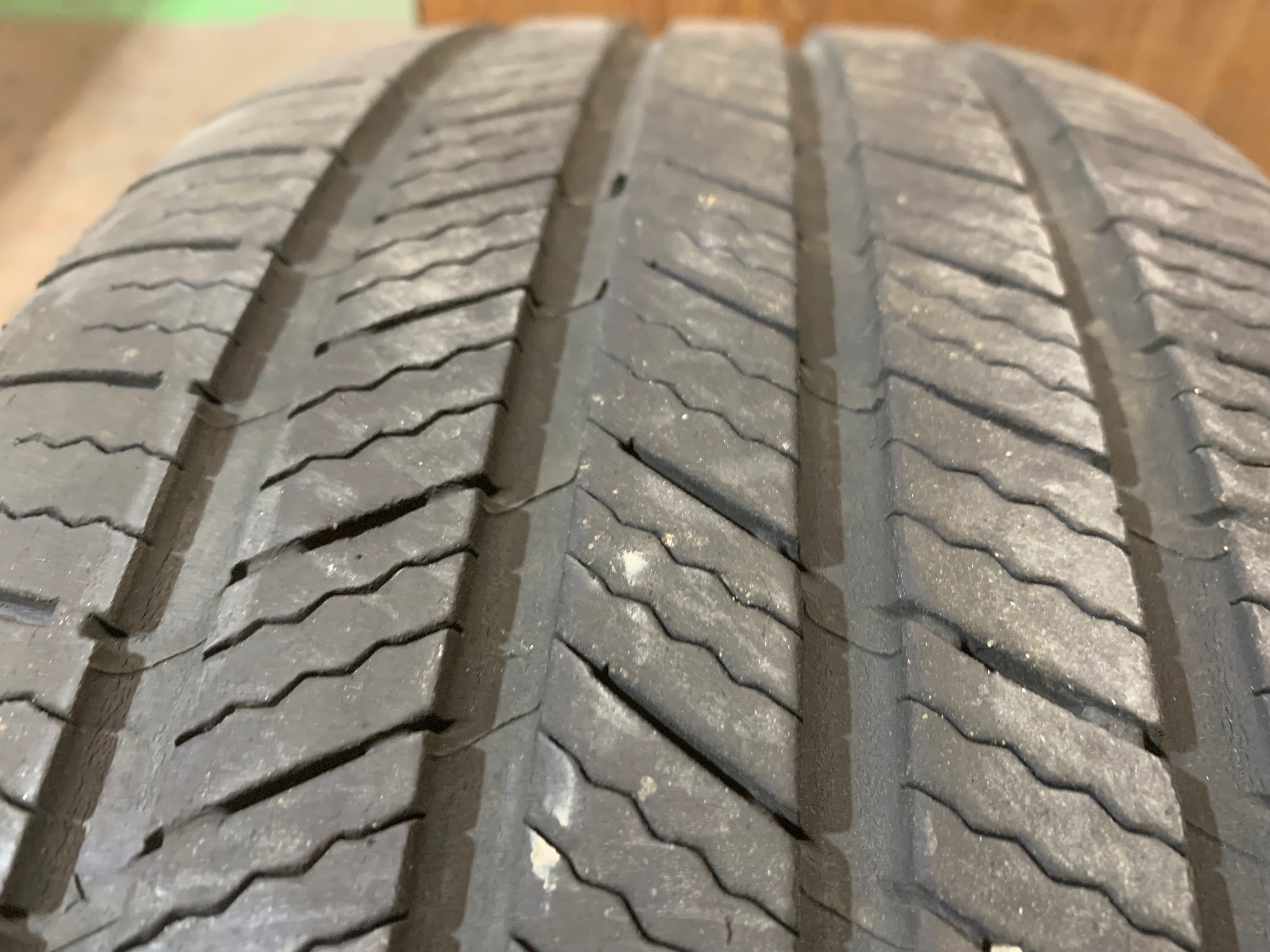 PAIR of 215/55/17 94H M+S Michelin Defender T+H with 60% tread - photo 3