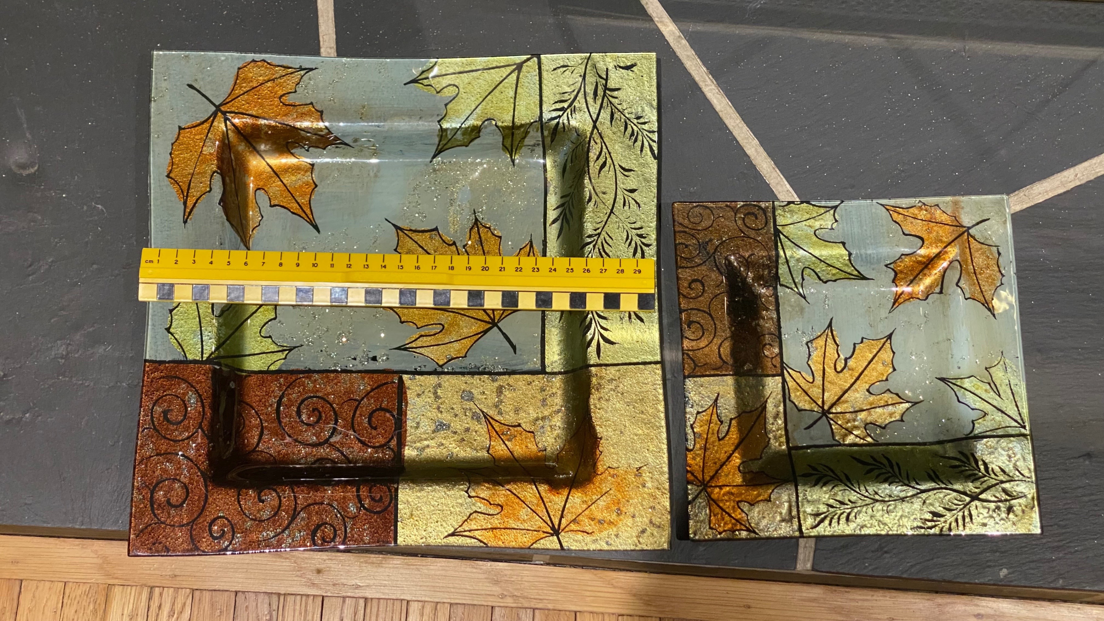 Decorative Glass Leaf Plates - photo 2