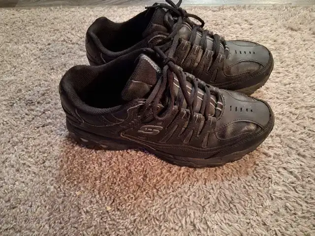 Skechers men Sneakers size 10
