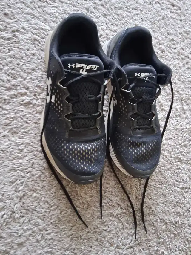 Under Armour Bandit 4 - men Size 10