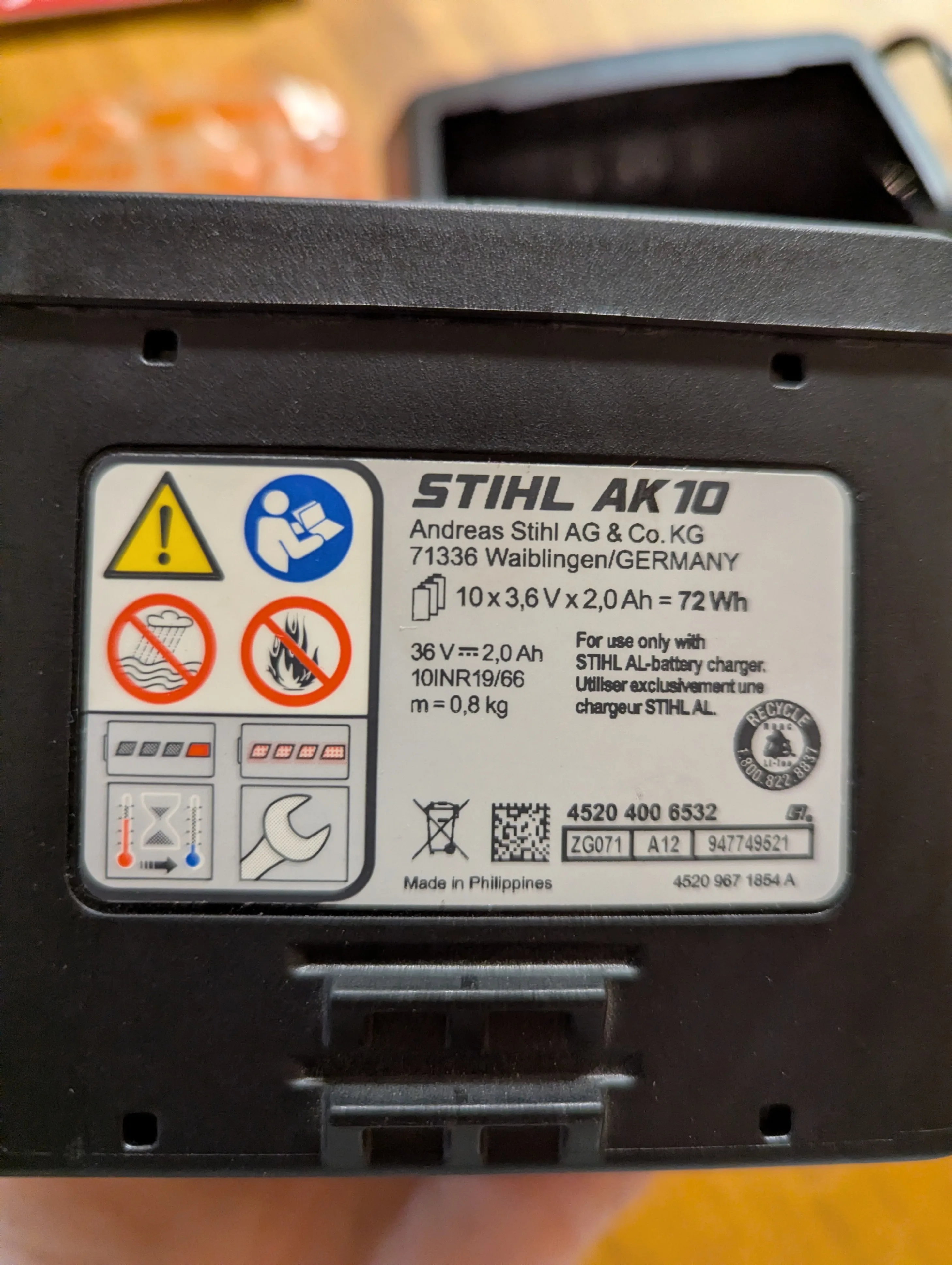 NEW! Stihl AK10 battery and AL101 charger for power lawn tools image indicator(4)