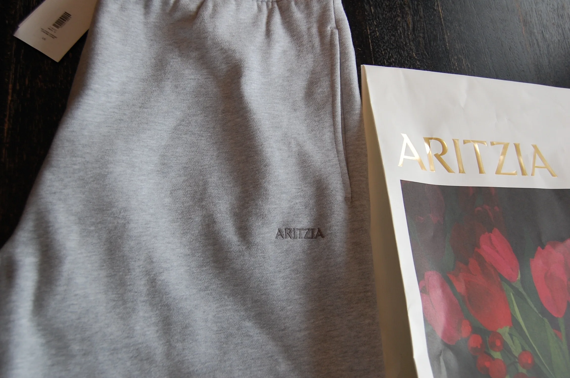 Aritzia Mega Fleece Sweatpants L/G - New with tags image indicator(2)