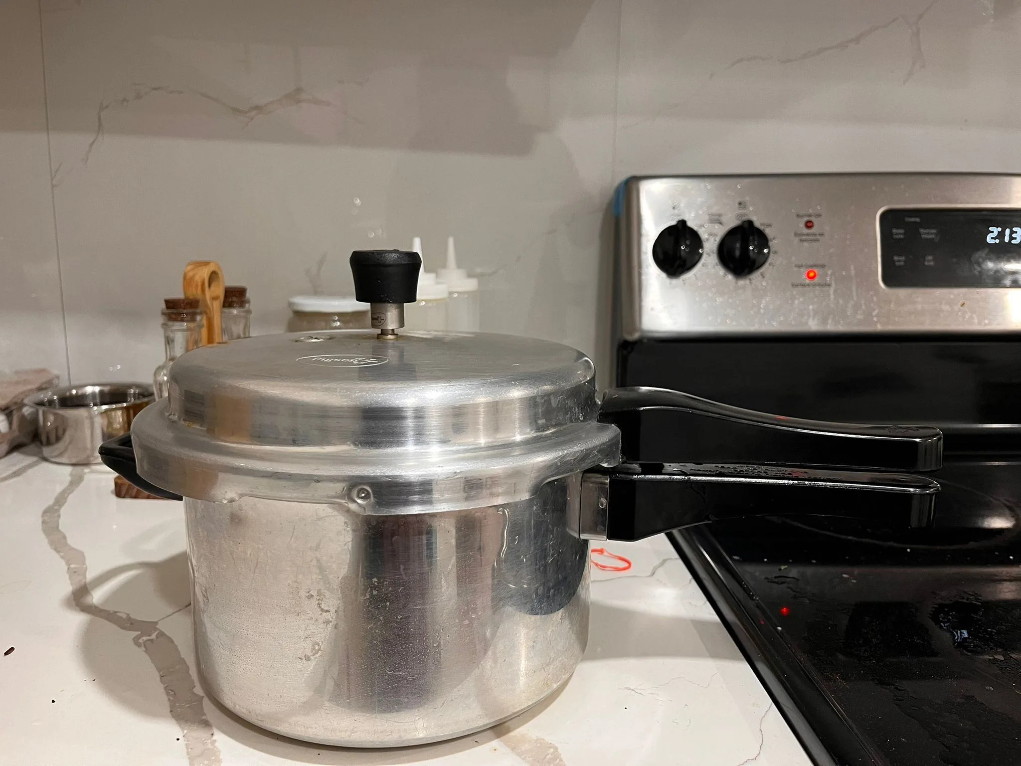 Prestige Popular Pressure Cooker, 5 L - Excellent Condition image indicator(2)
