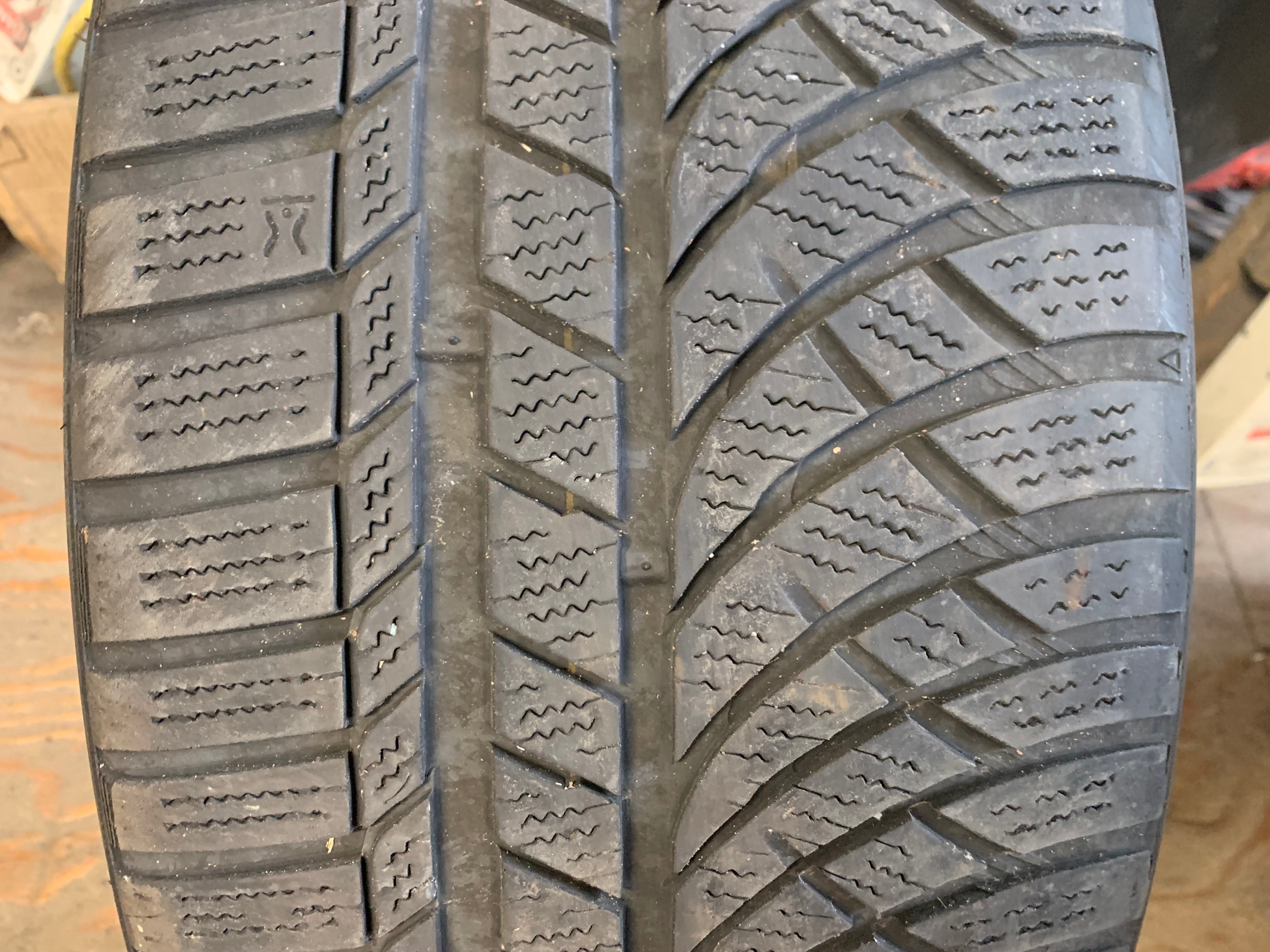 1 X single 235/35/19 91W M+S Kumho WinterCraft WP72 with 60% - photo 2