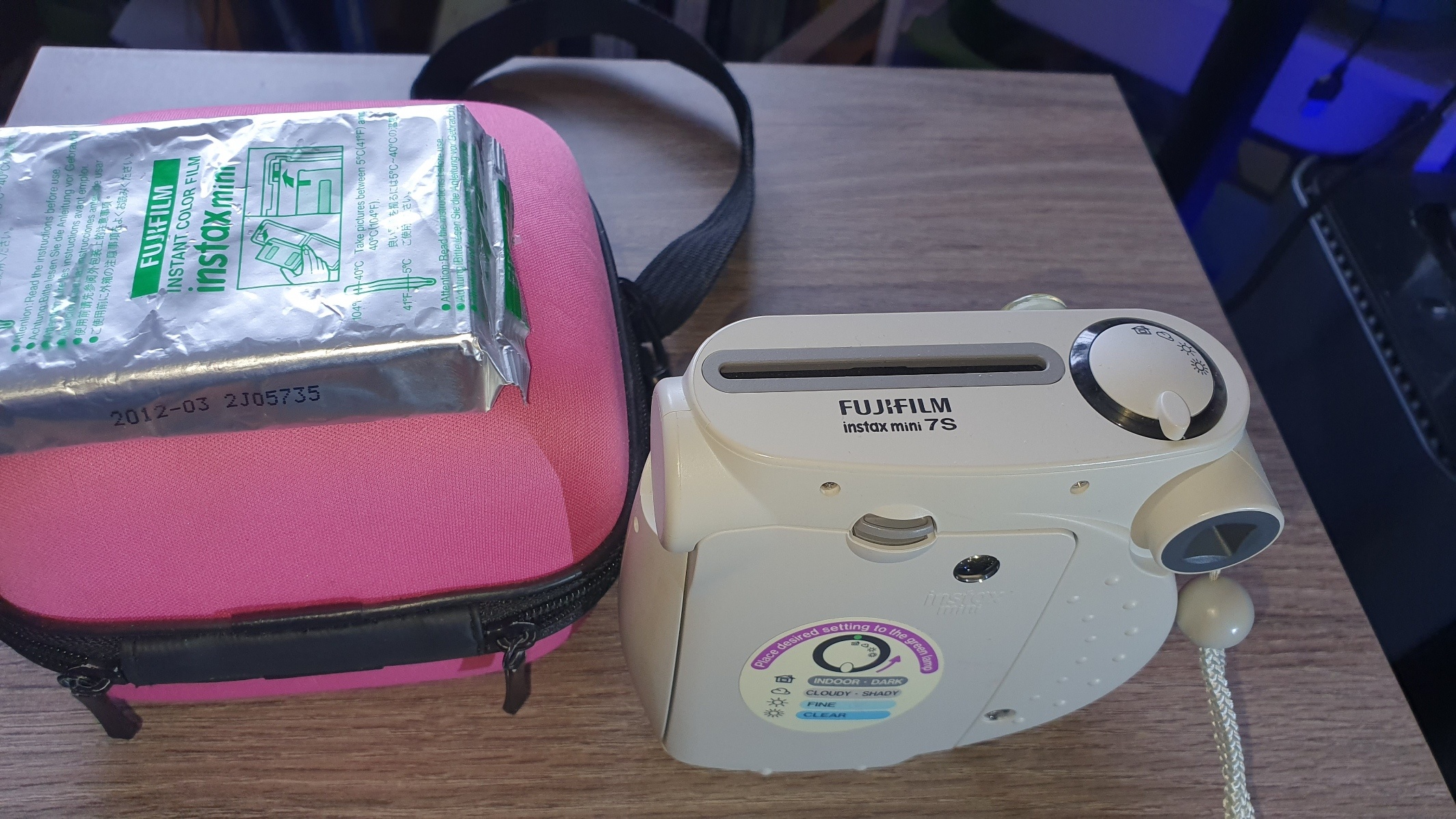 Fujifilm Instax Mini 7S Instant Camera + Case - photo 2
