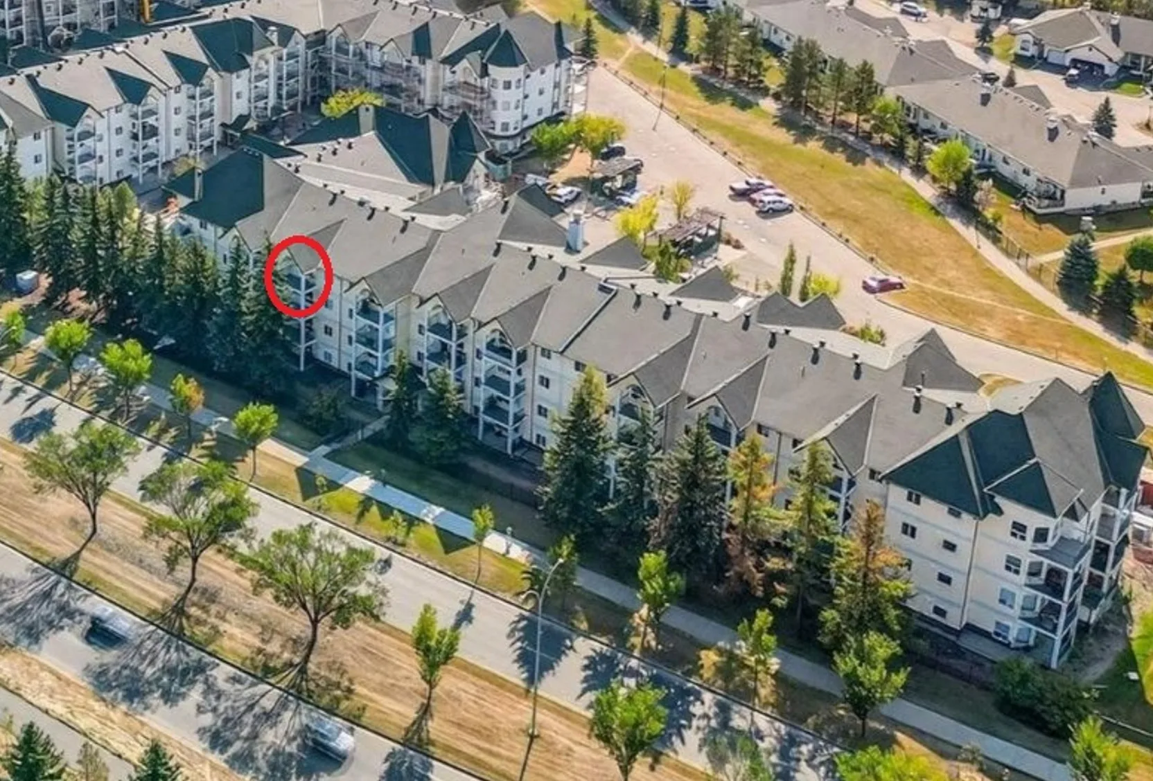 CLAREVIEW Large Size 1-Bedroom Condo utilities+parking included image indicator(2)