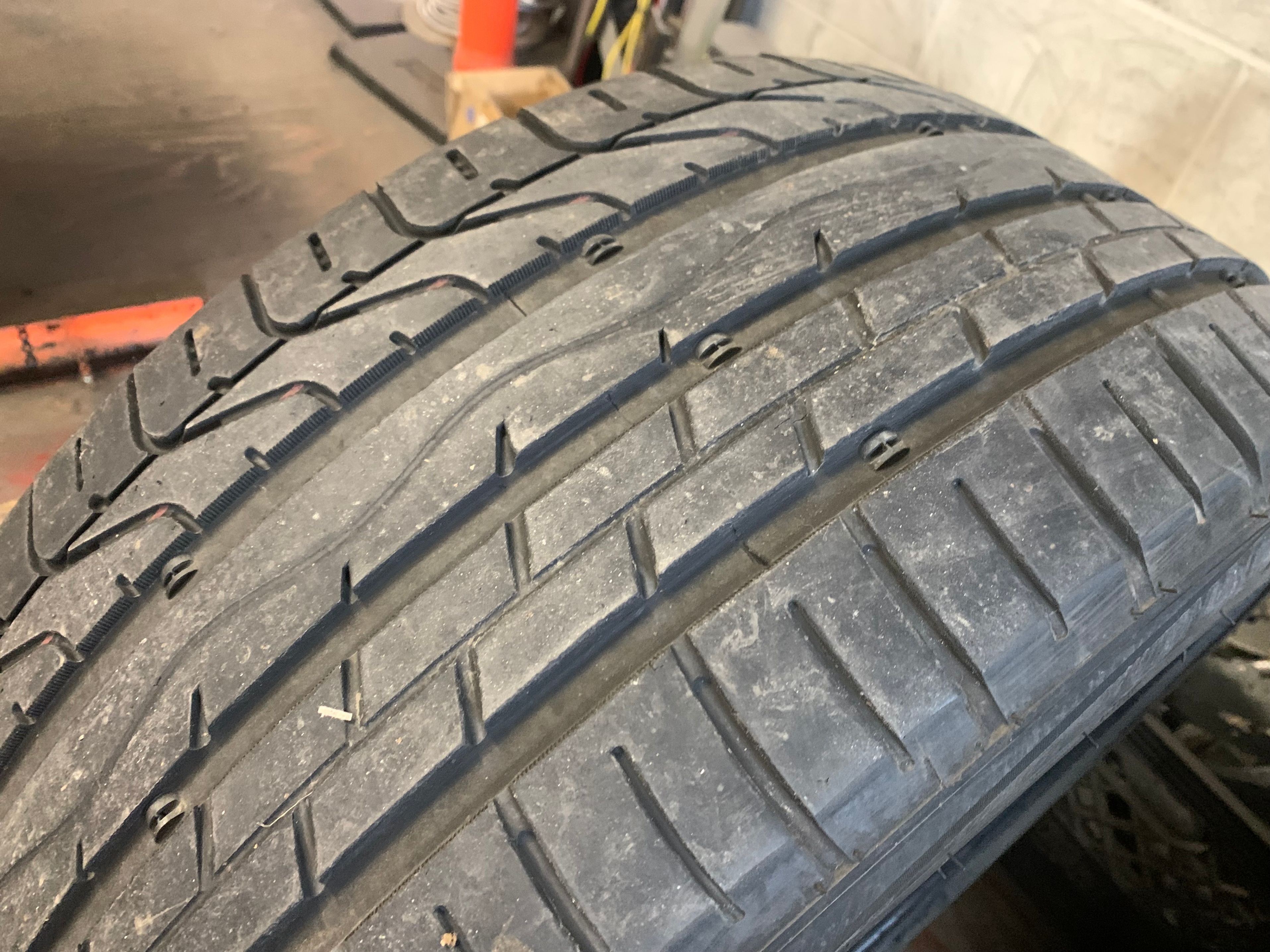 1 x single 275/40/20 XL 106W M+S Vitour Formula Z with 70% tread - photo 4
