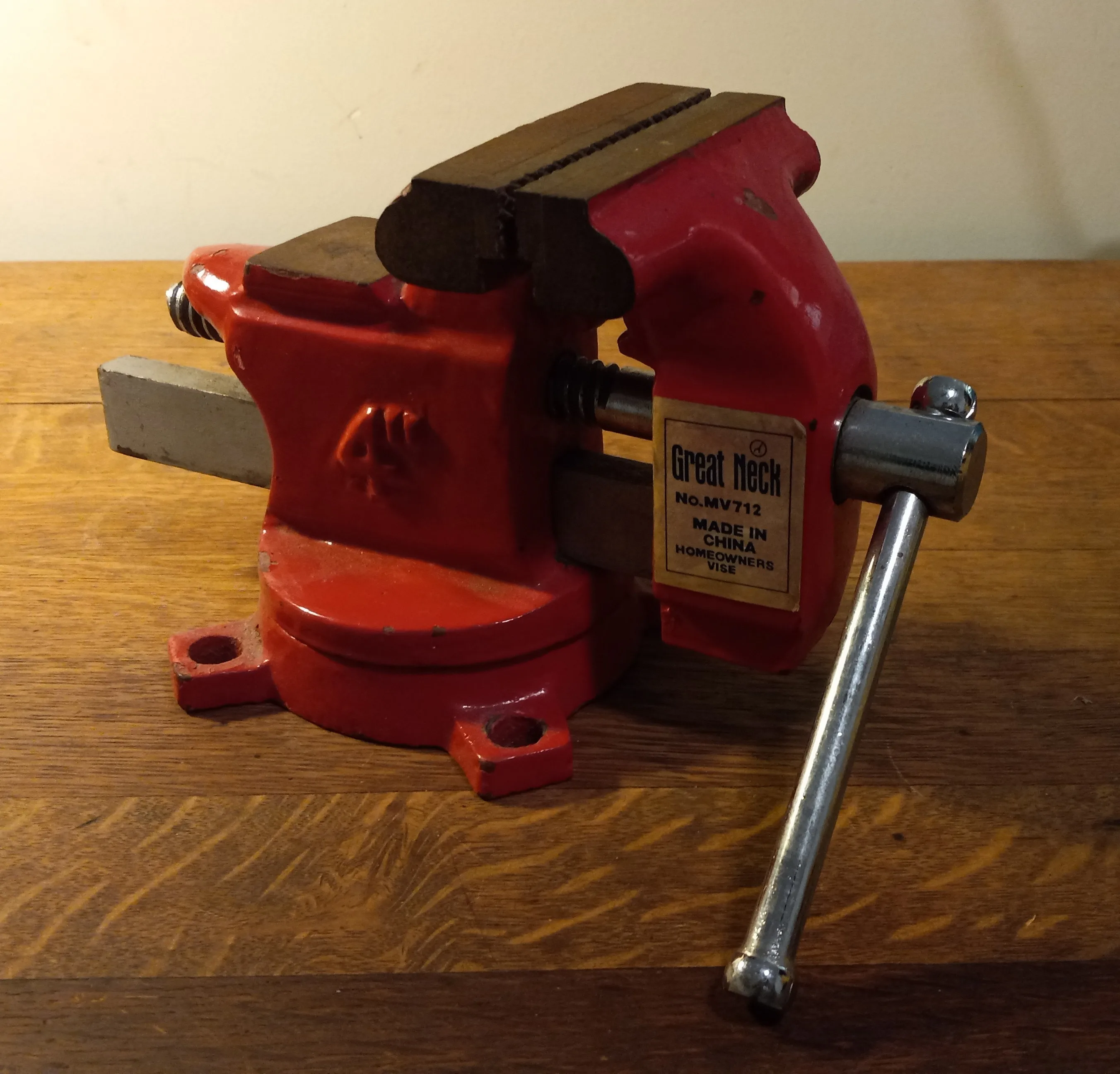 Red 4 Inch bolt-down swivel vise