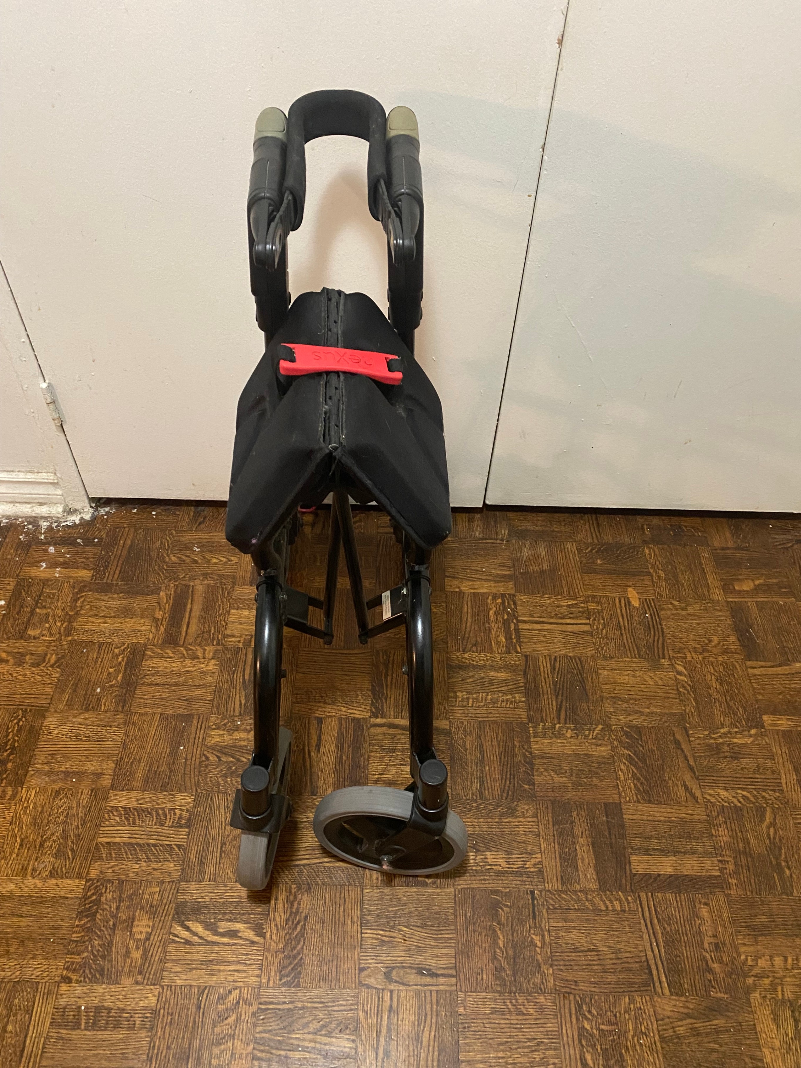 Foldable 4 Wheel Walker in great condition - photo 5