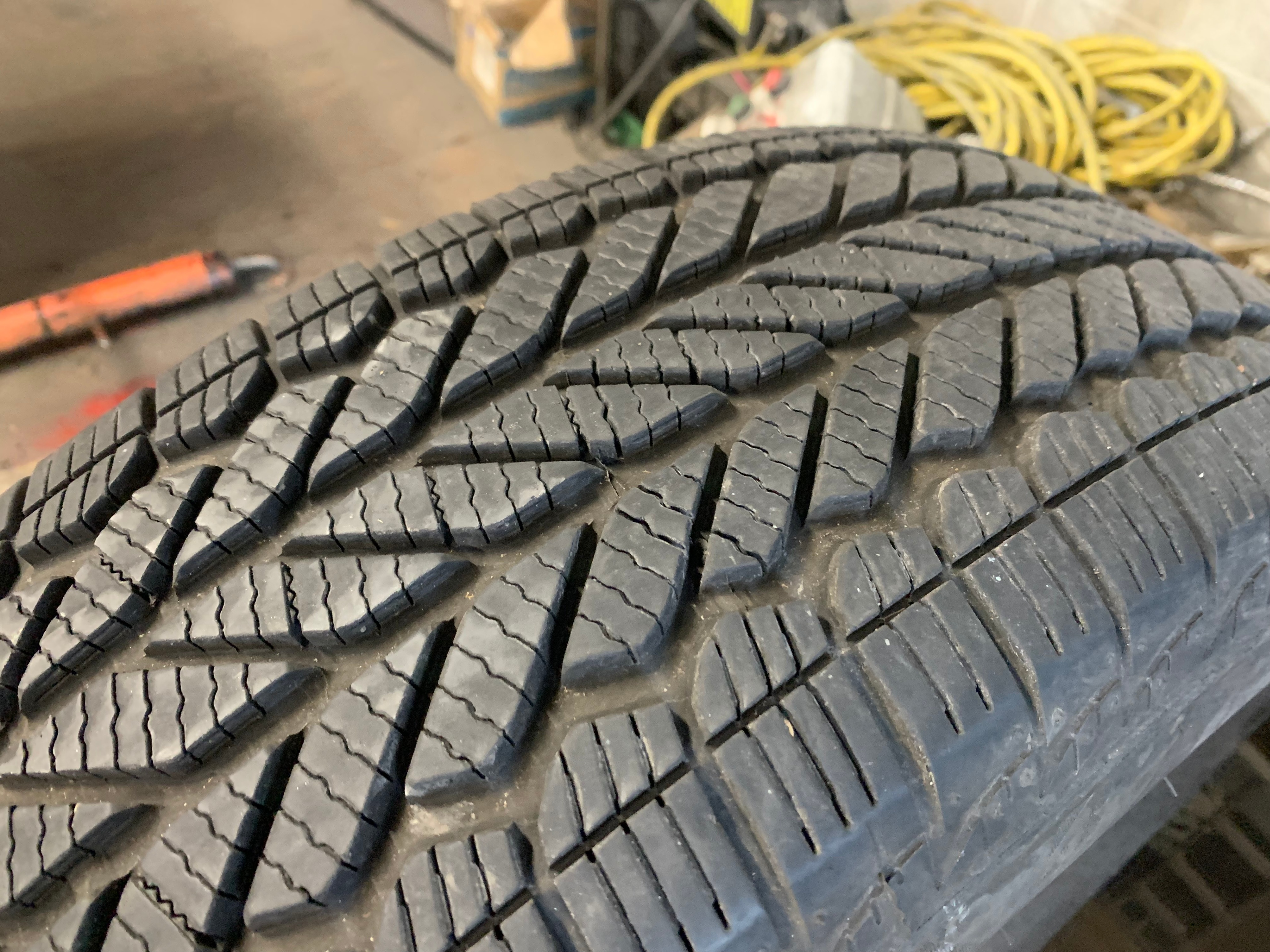 1 X single 225/65/17 M+S 102H Bridgestone Weatherpeak with 80% - photo 4