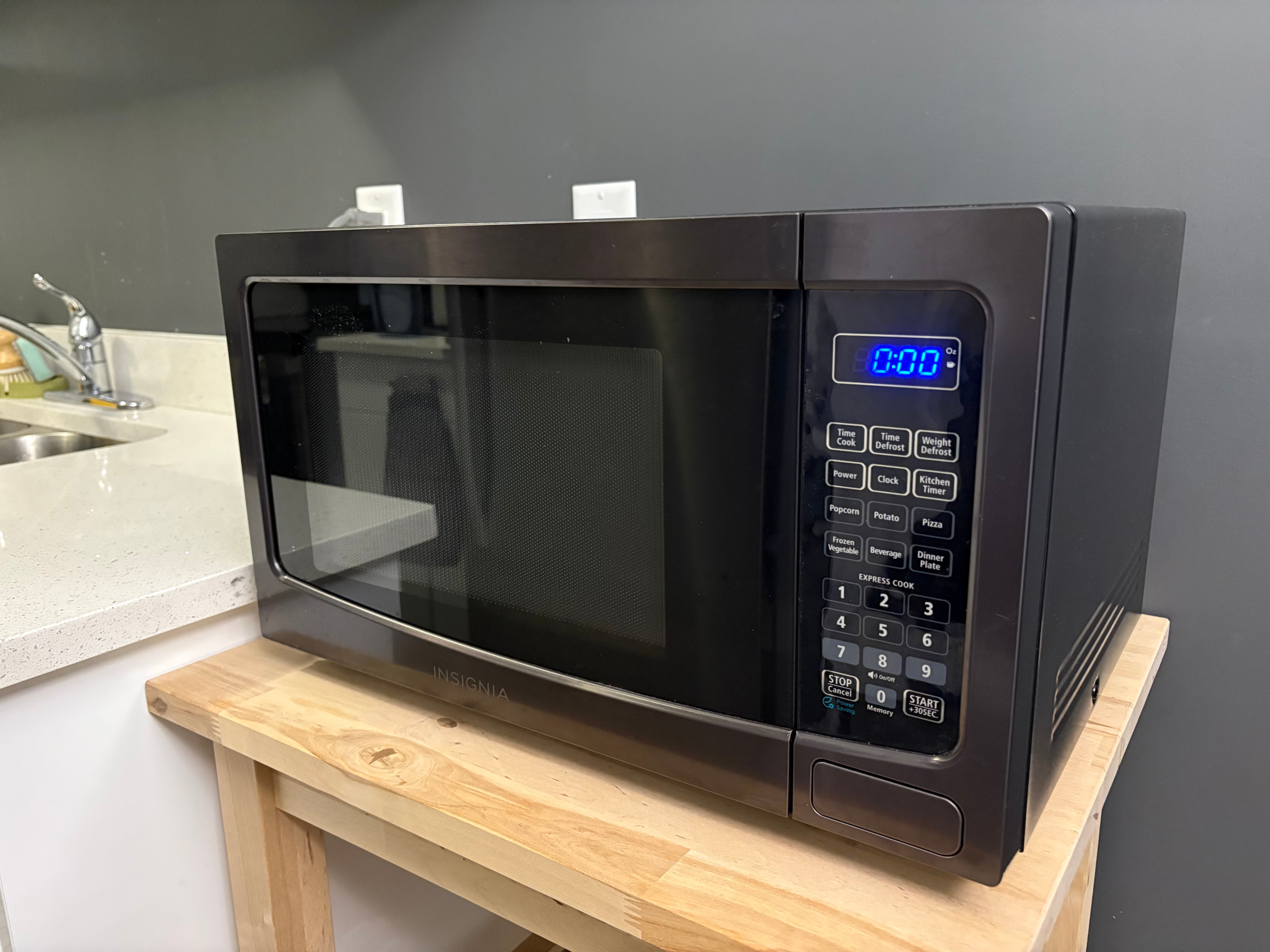 Insignia Countertop Microwave - In Great Condition!