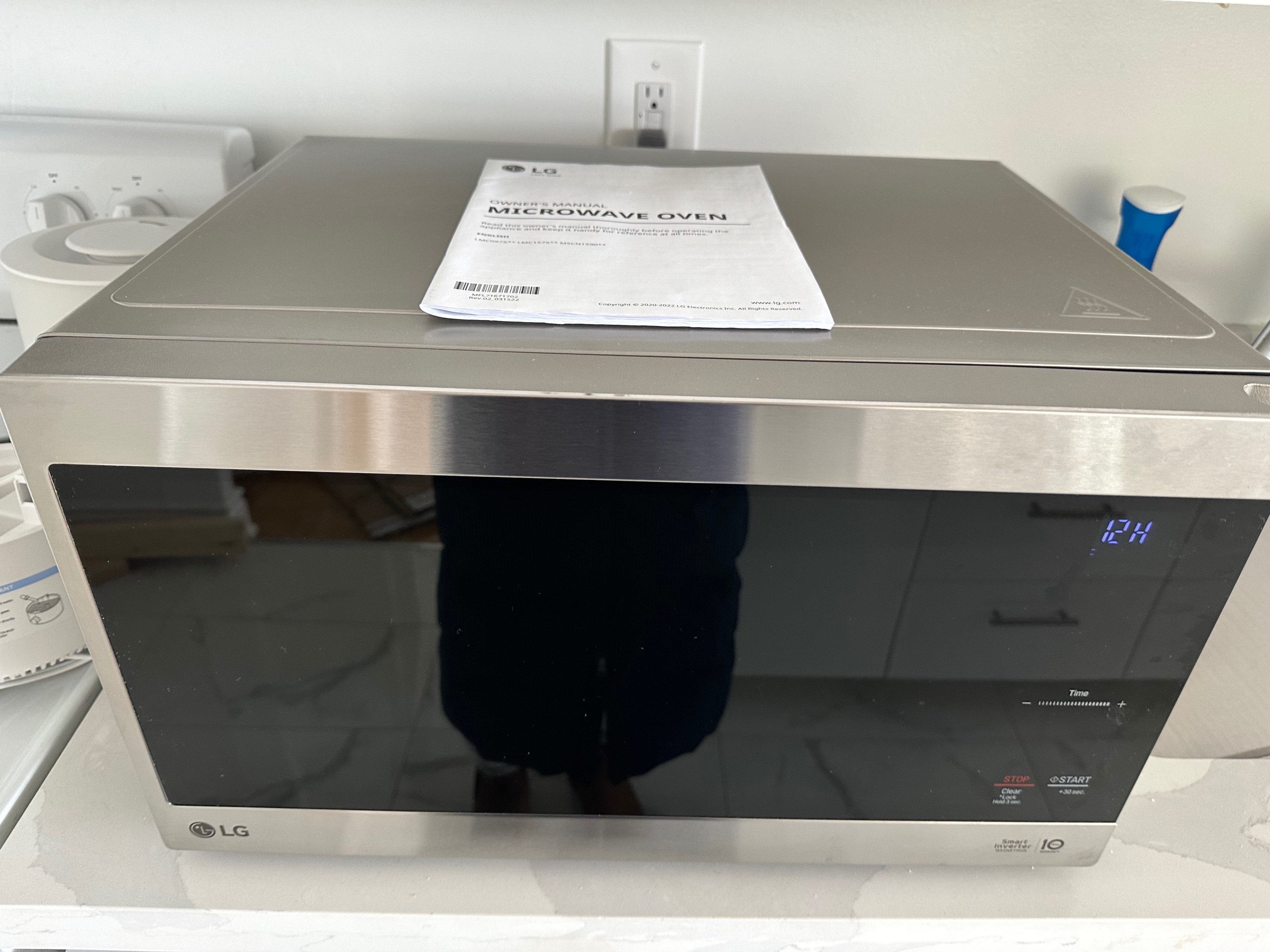 LG 1.5 cu. ft. Stainless Steel Microwave with Smart Inverter - photo 3