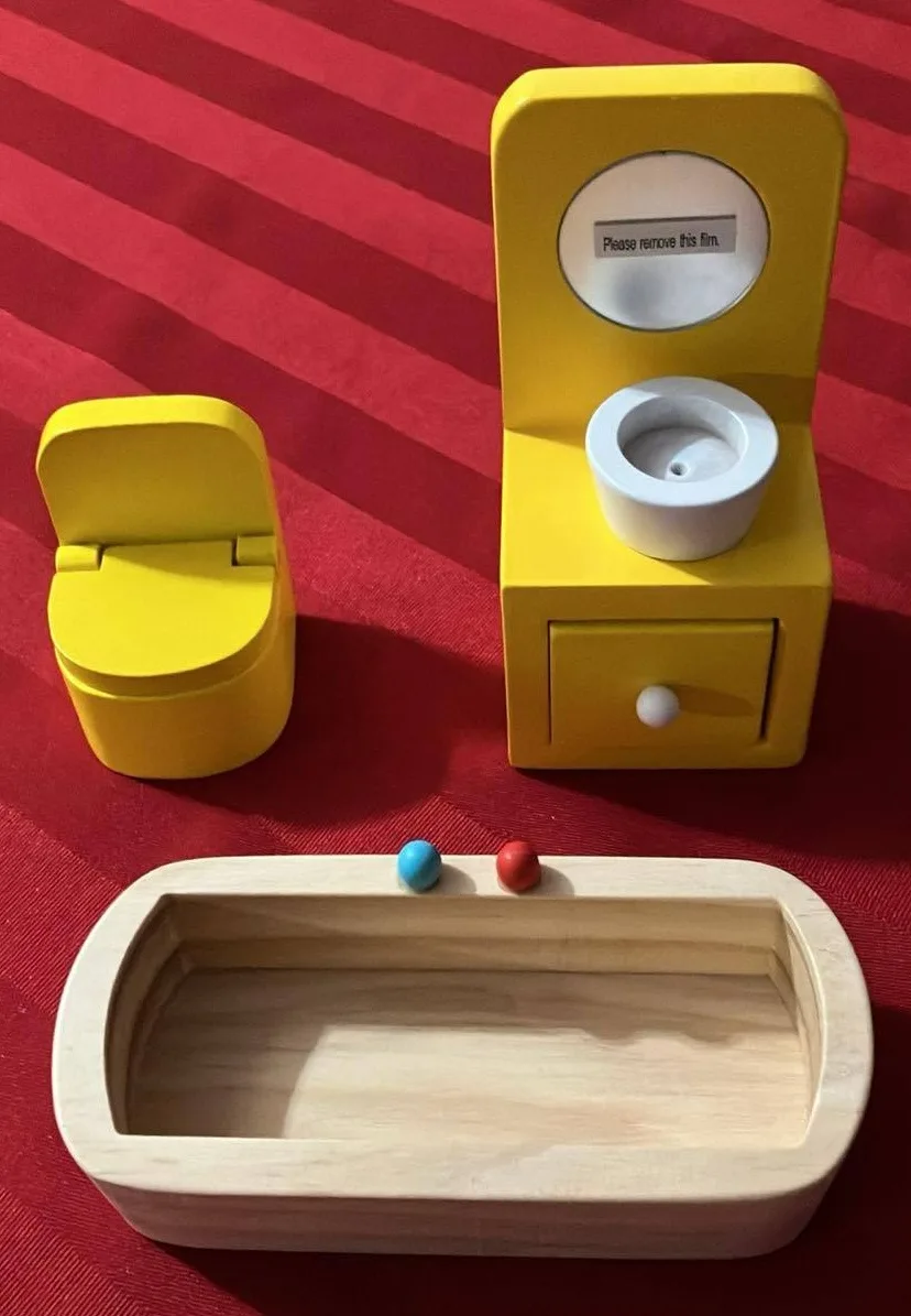 Doll Wood Bathroom Furniture (New)