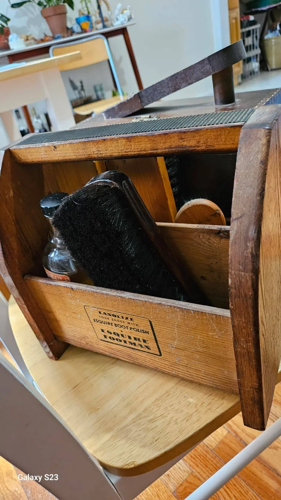 Vintage Esquire Shoe Care Chest & Boot Polish Set image indicator(4)