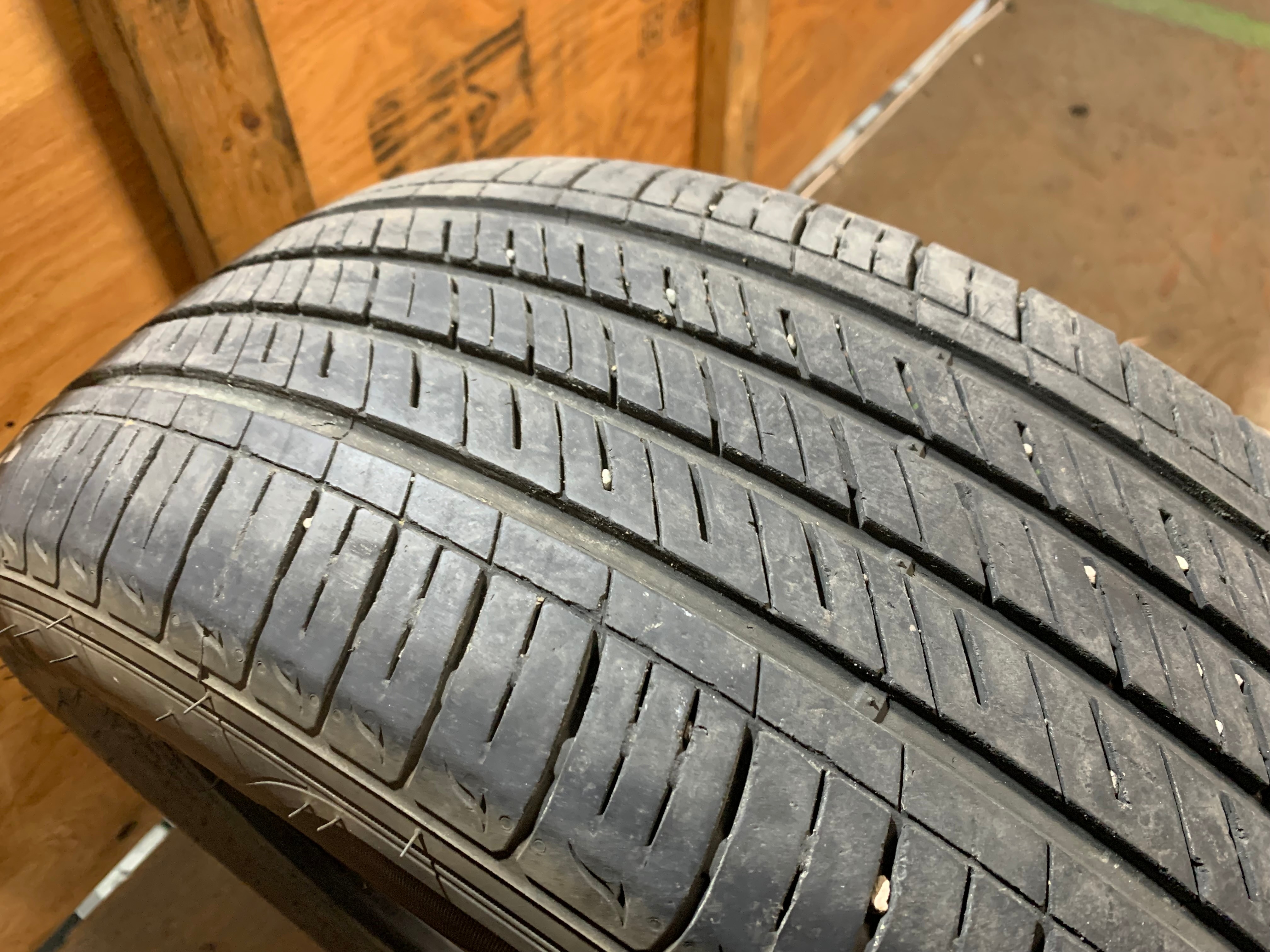 PAIR of 235/60/18 M+S 103H Kumho Crugen premium with 65% tread - photo 4
