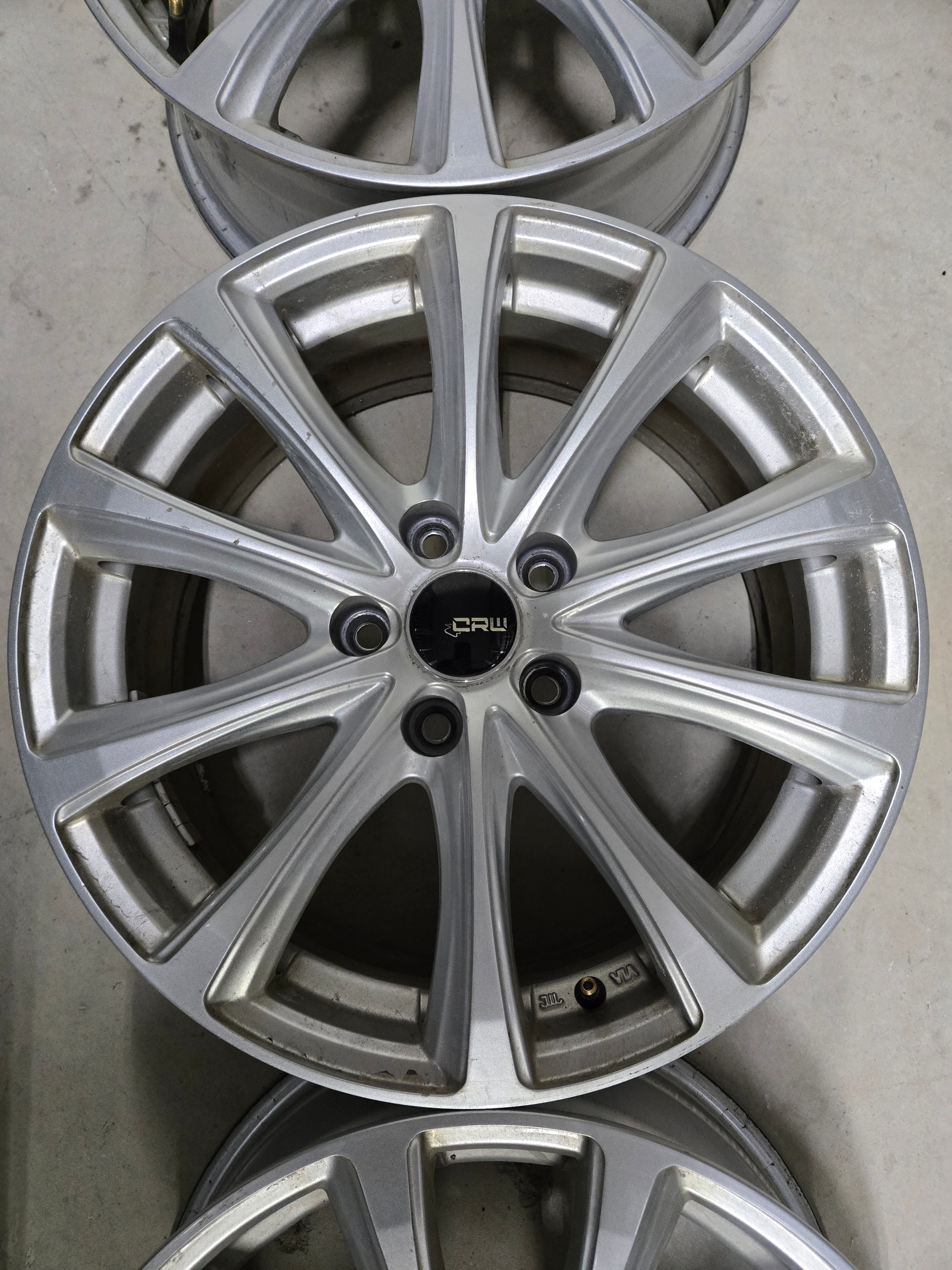 A set of 4 Volkswagen Aluminum alloy wheels. - photo 5