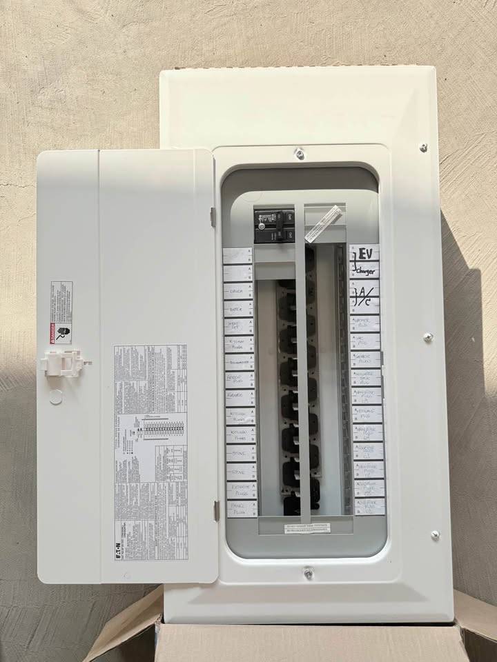 Eaton 100 AMP 30/60 Electric Panel Box - photo 3