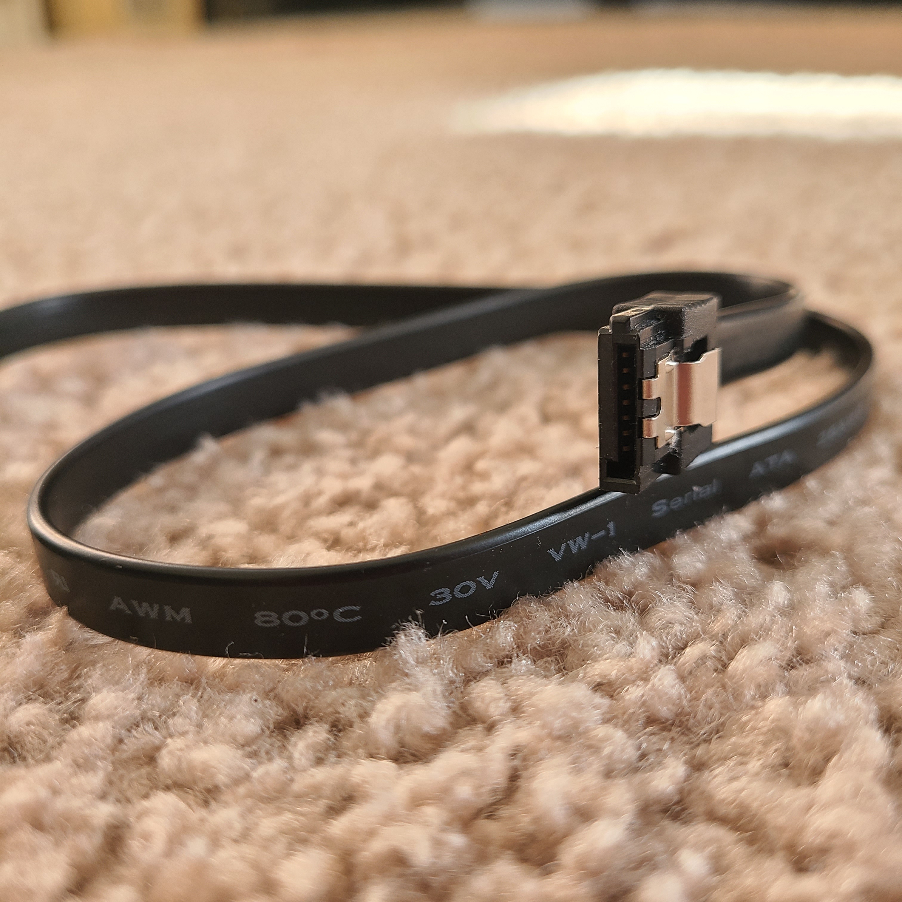 SATA III 6.0GB/s cable with latch - photo 3