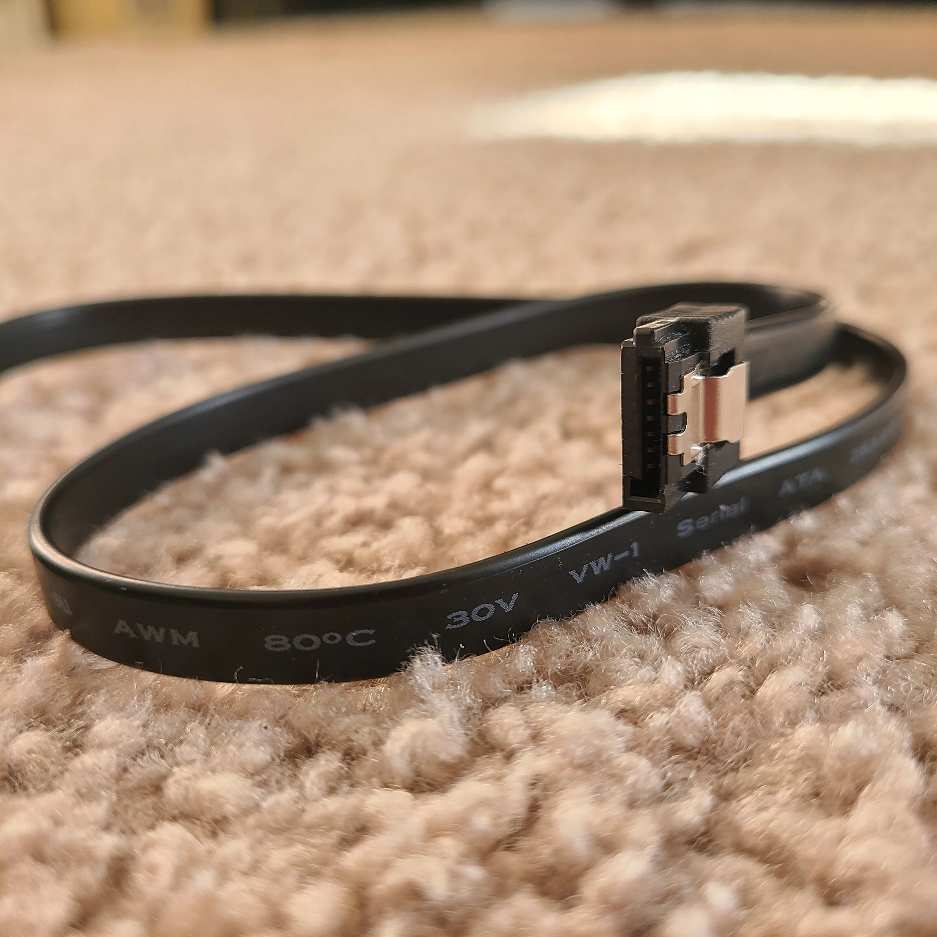 SATA III 6.0GB/s cable with latch image indicator(3)