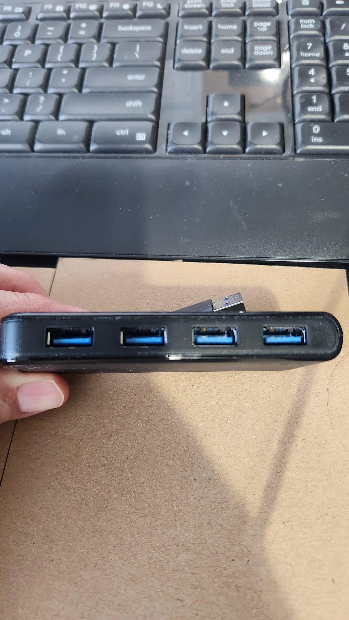 Insignia USB 3.0 Travel Hub image indicator(3)