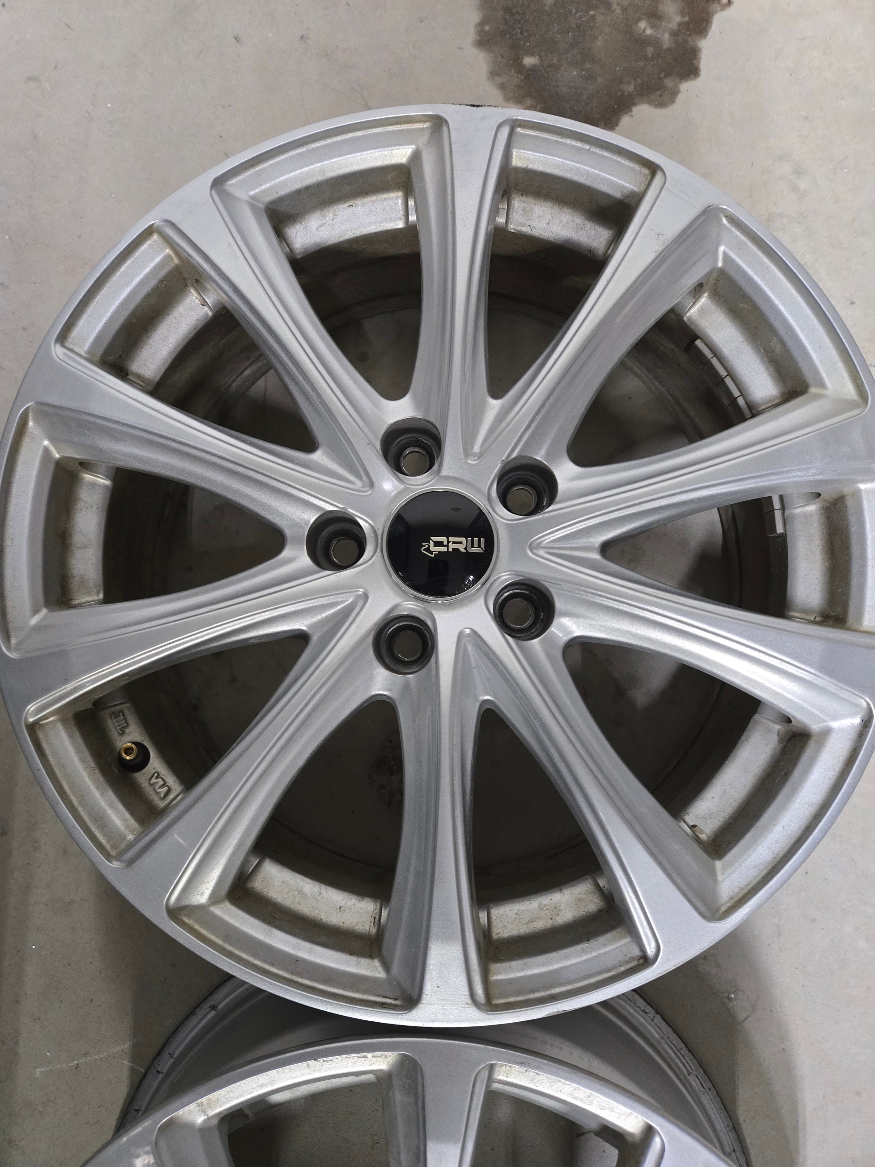 A set of 4 Volkswagen Aluminum alloy wheels. - photo 2