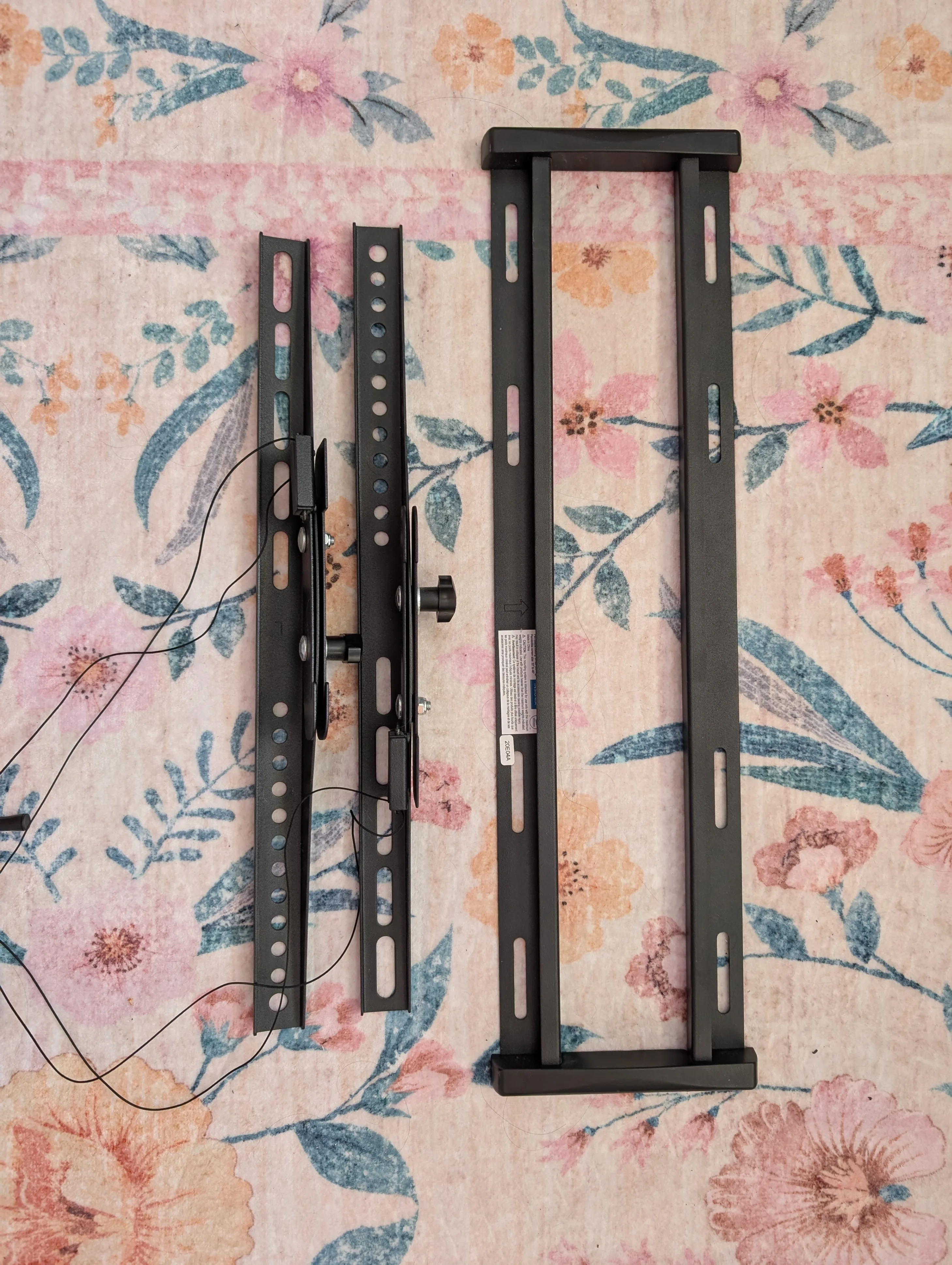 Insignia 33" - 46" TV Wall Mount (NS-HTVMT1702-C)