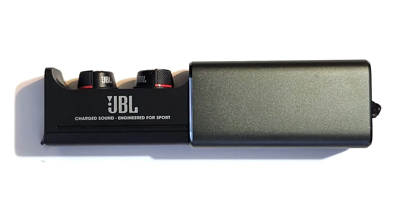Under Armour: JBL Earbuds image indicator(6)