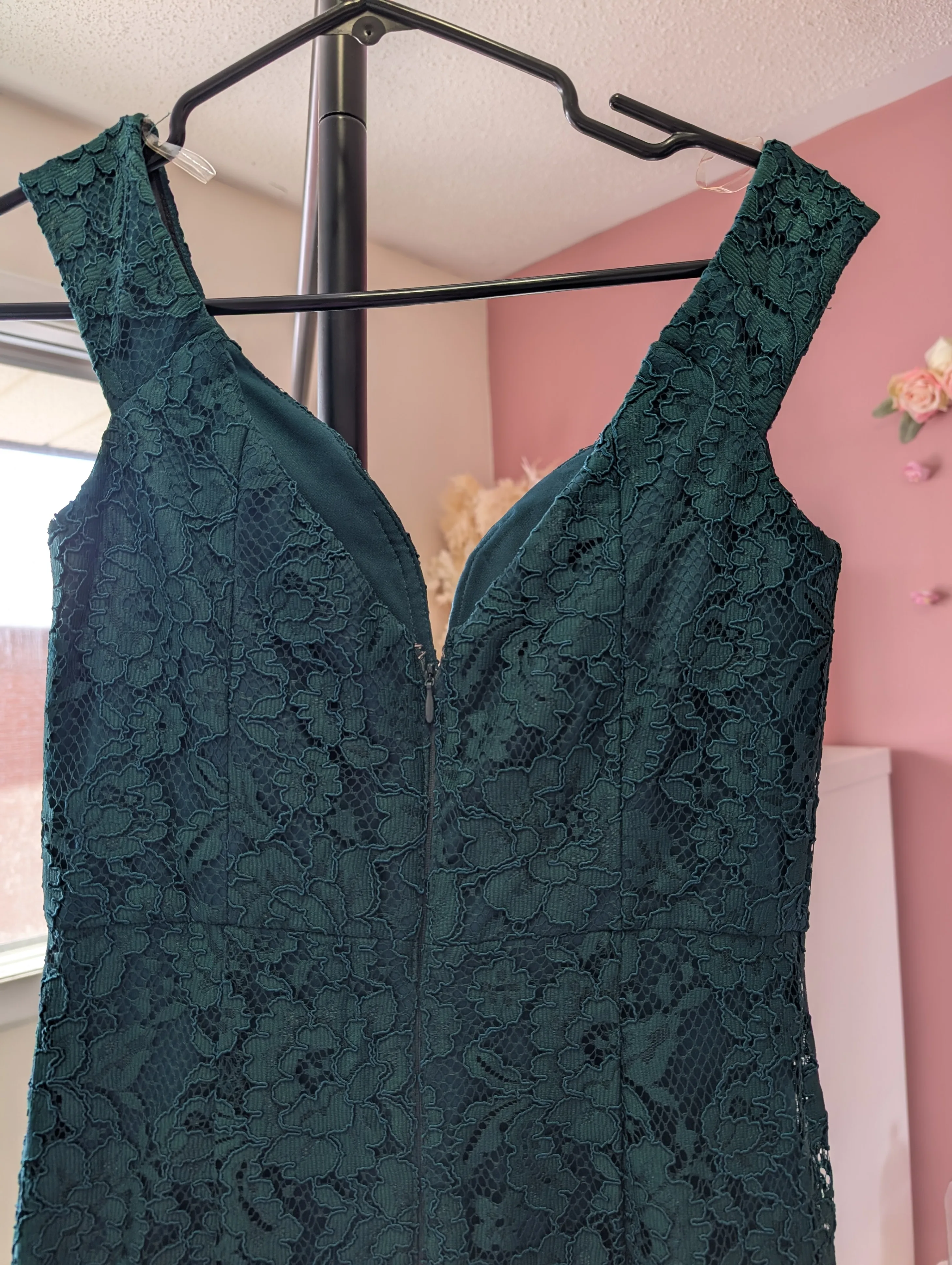 Size 2 Jade Green Lace Le Chateau Dress image indicator(8)