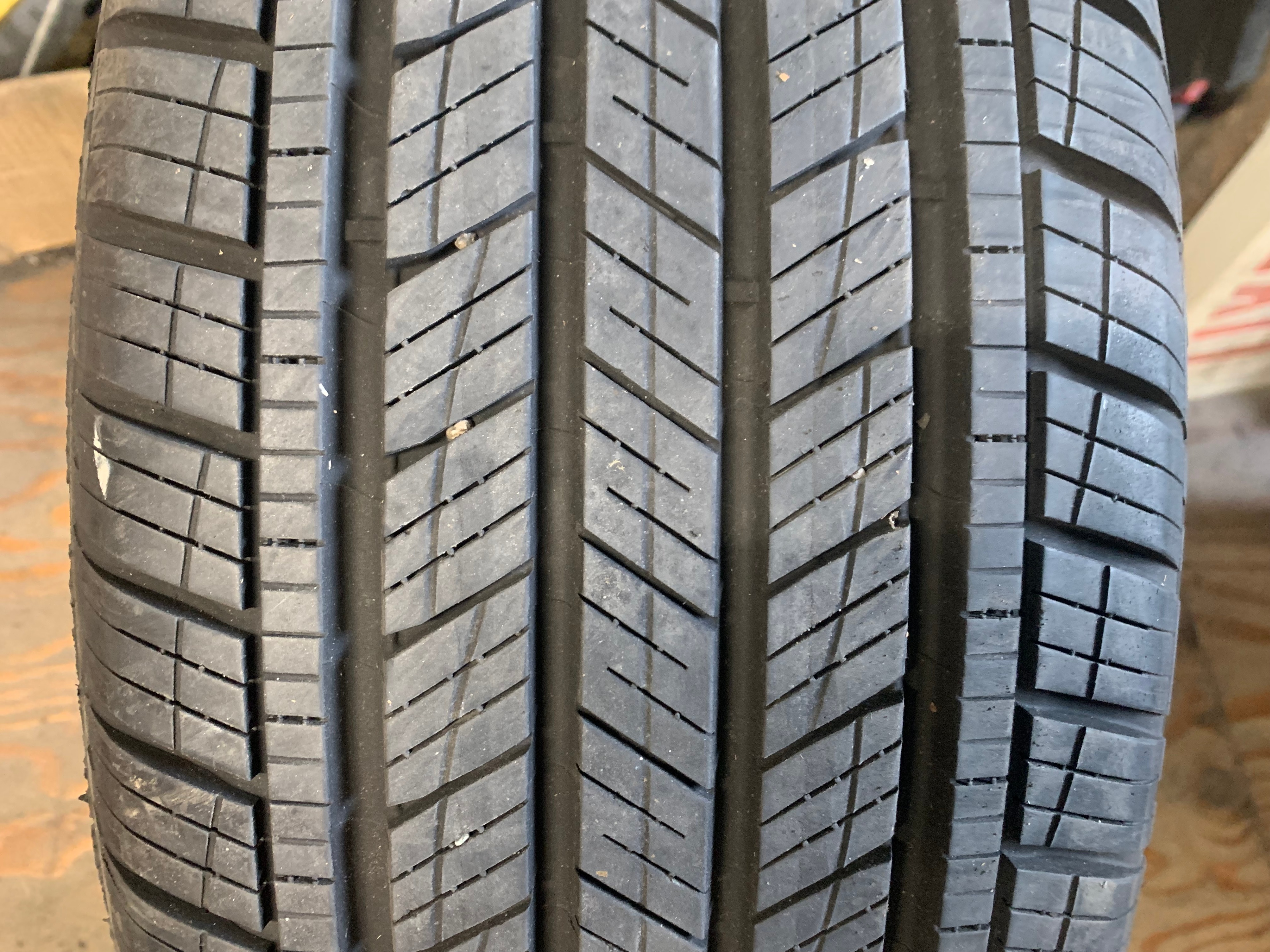 1 X single 215/55/18 95H M+S Goodyear Assurance Finesse with 90% - photo 2