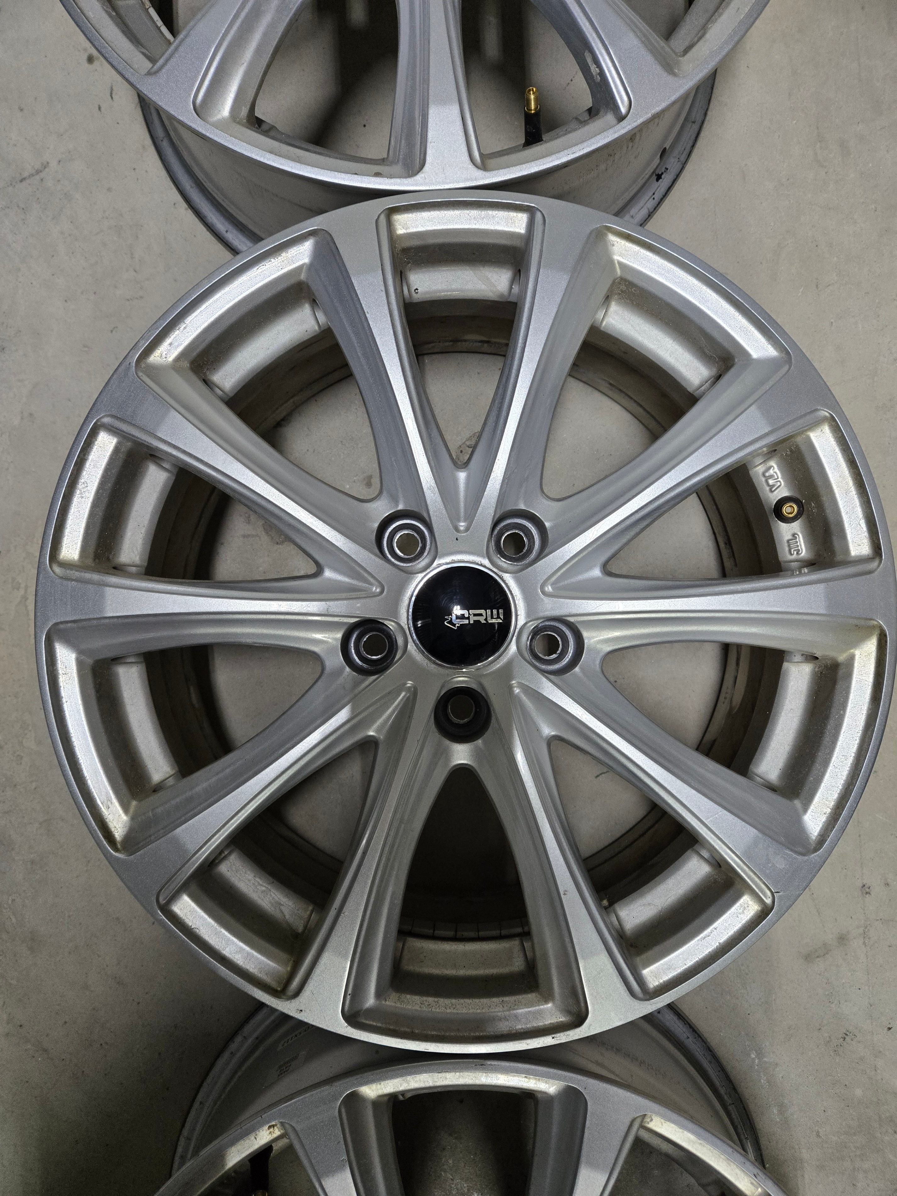 A set of 4 Volkswagen Aluminum alloy wheels. - photo 3