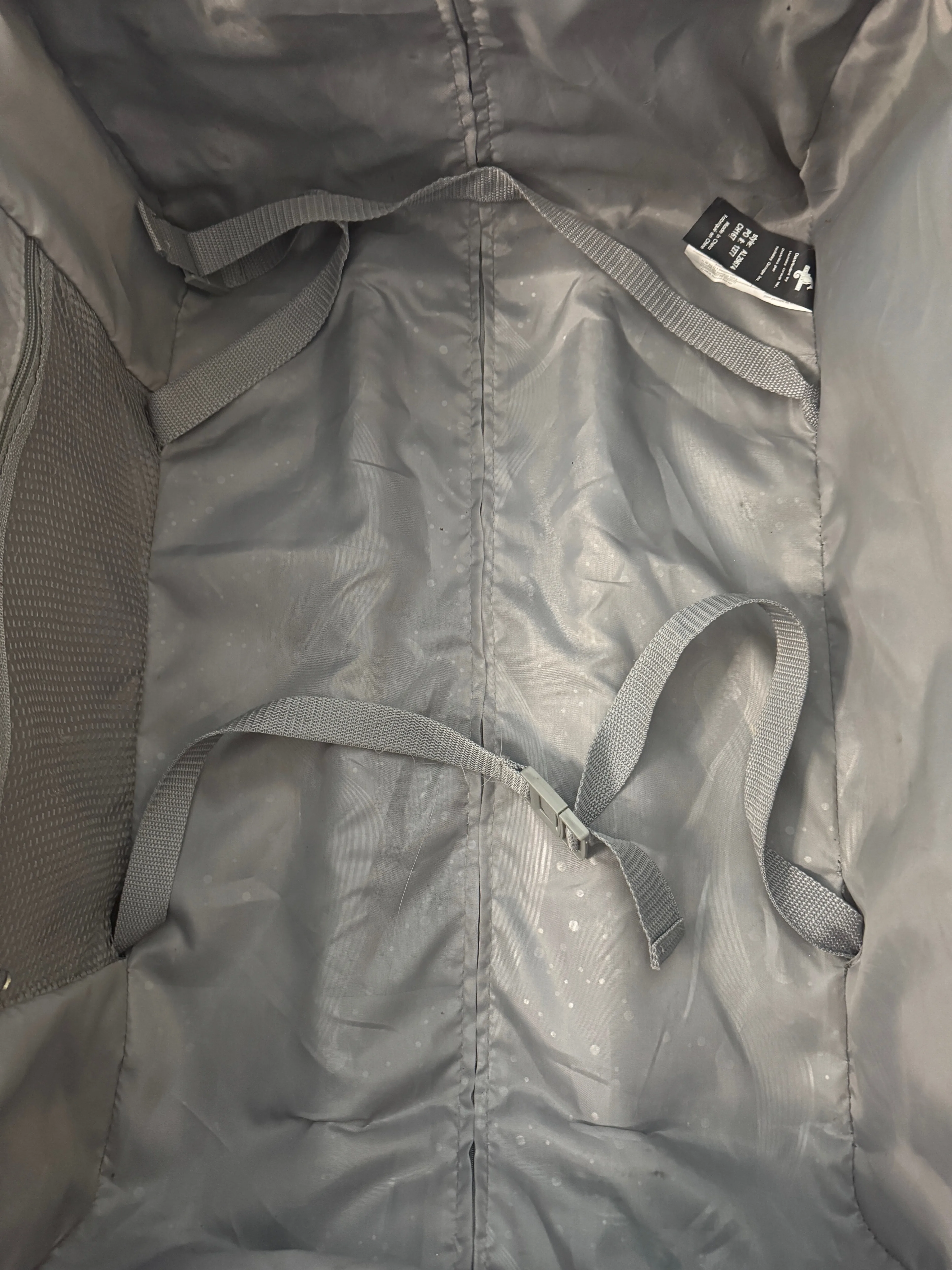 25" Medium Suitcase, great condition, ready for your next trip! image indicator(7)