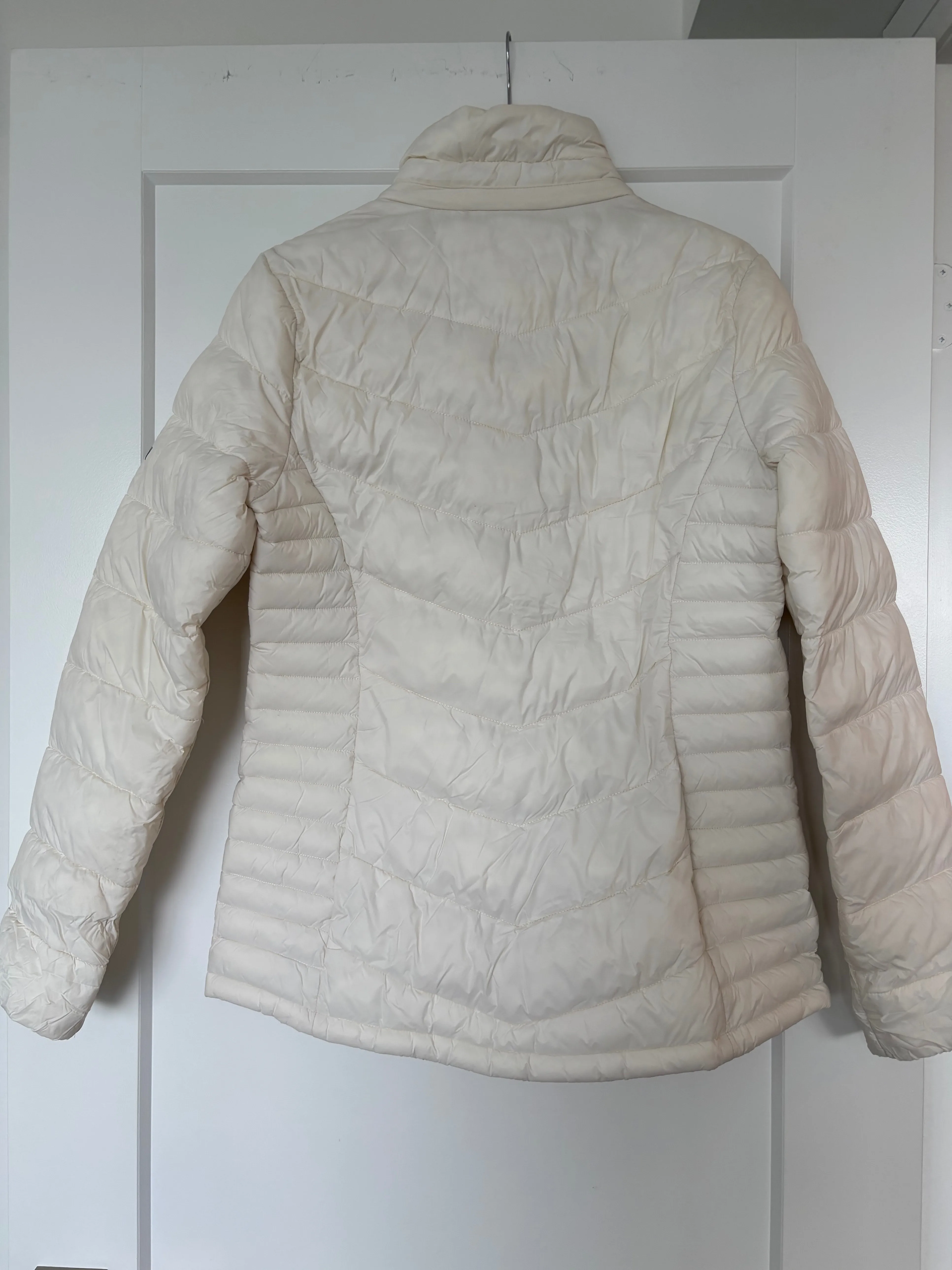 DKNY Women’s White Puffer Jacket - Size M image indicator(4)