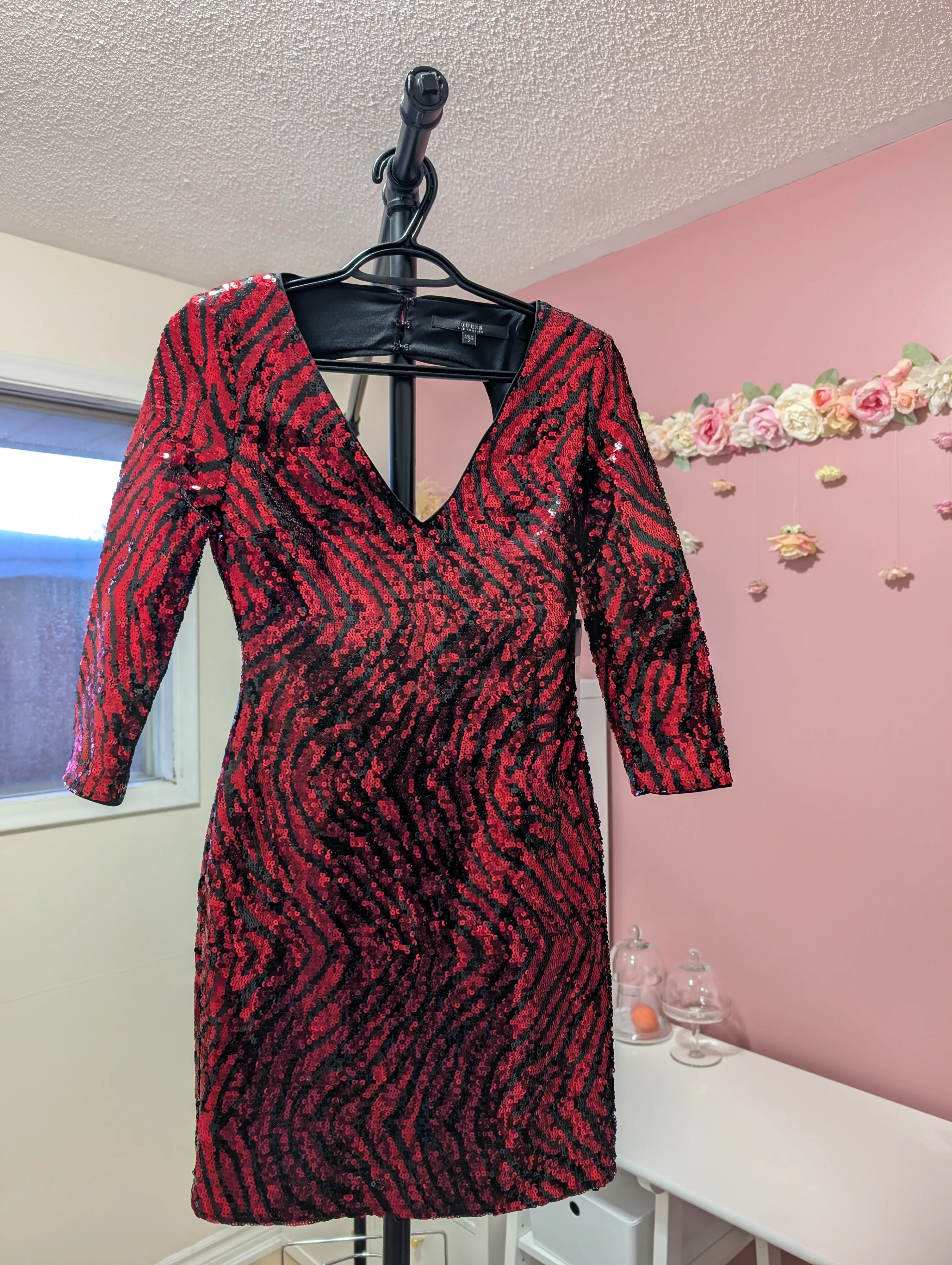 Size 2 GUESS Red & Black Sequin Dress