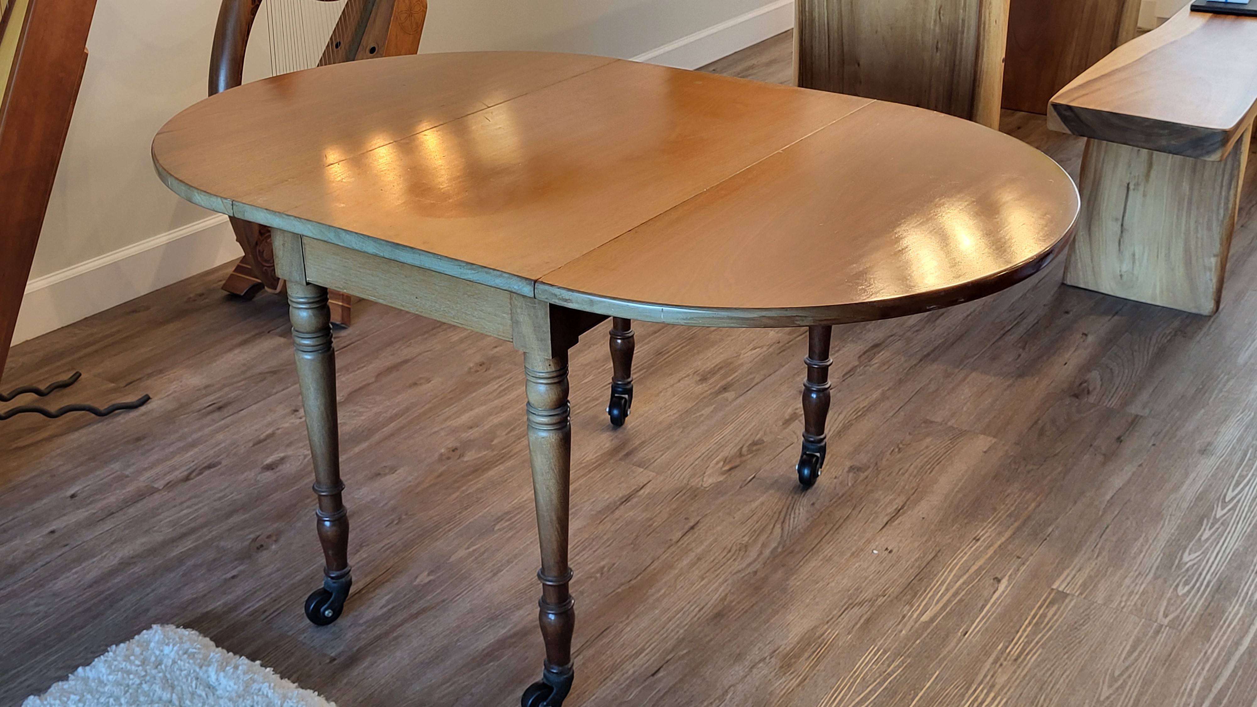 Antique mahogany drop-leaf end/coffee table - photo 2