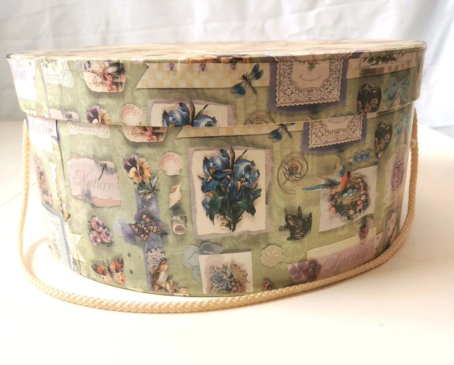 Max Size! Vtg Shabby Chic Hat Box Cardboard w Rope Handle 15.25" image indicator(8)