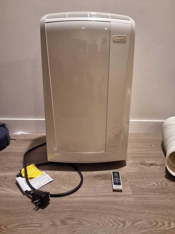 De’Longhi Pinguino 3-in-1 Portable AC (400 sq ft)