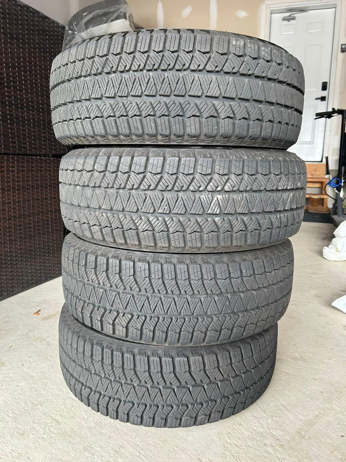 Bridgestone Blizzak WS90 Winter Tires – 205/60R16 image indicator(8)