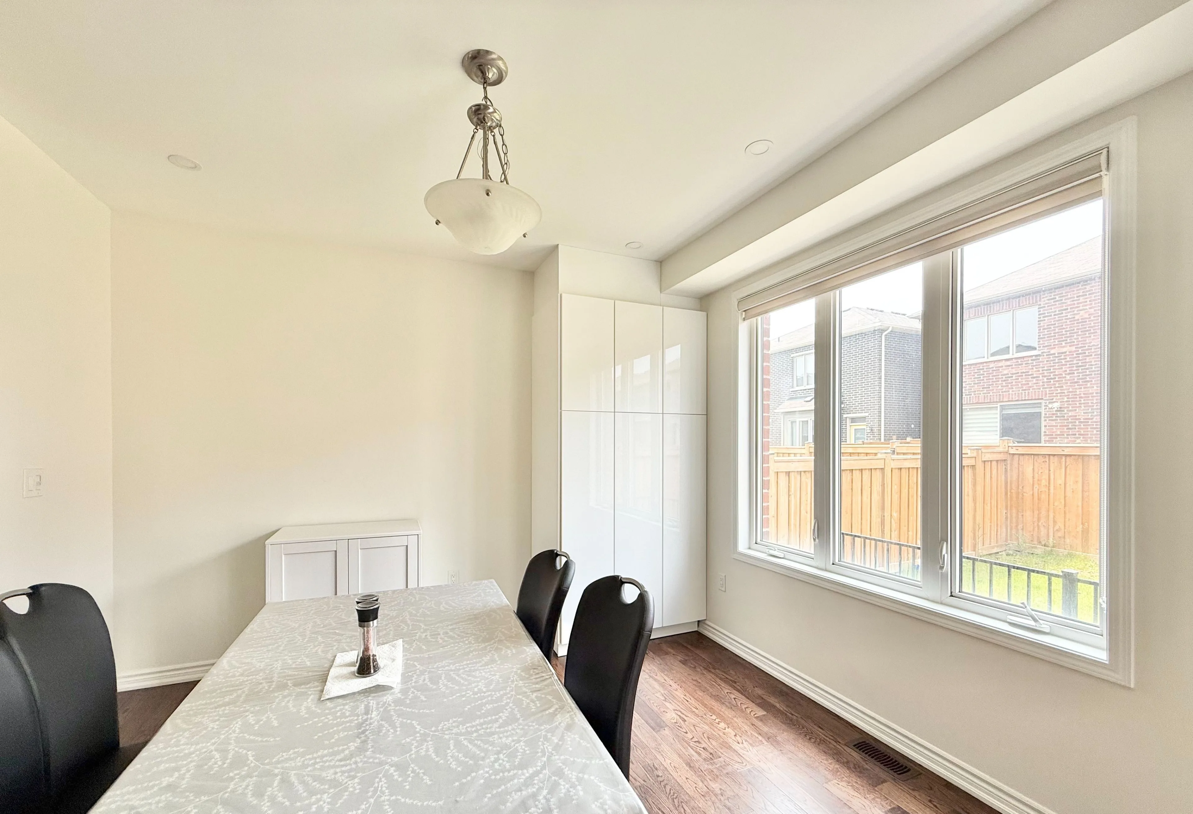 3 Bedroom 2.5 bath 3 Parking image indicator(5)