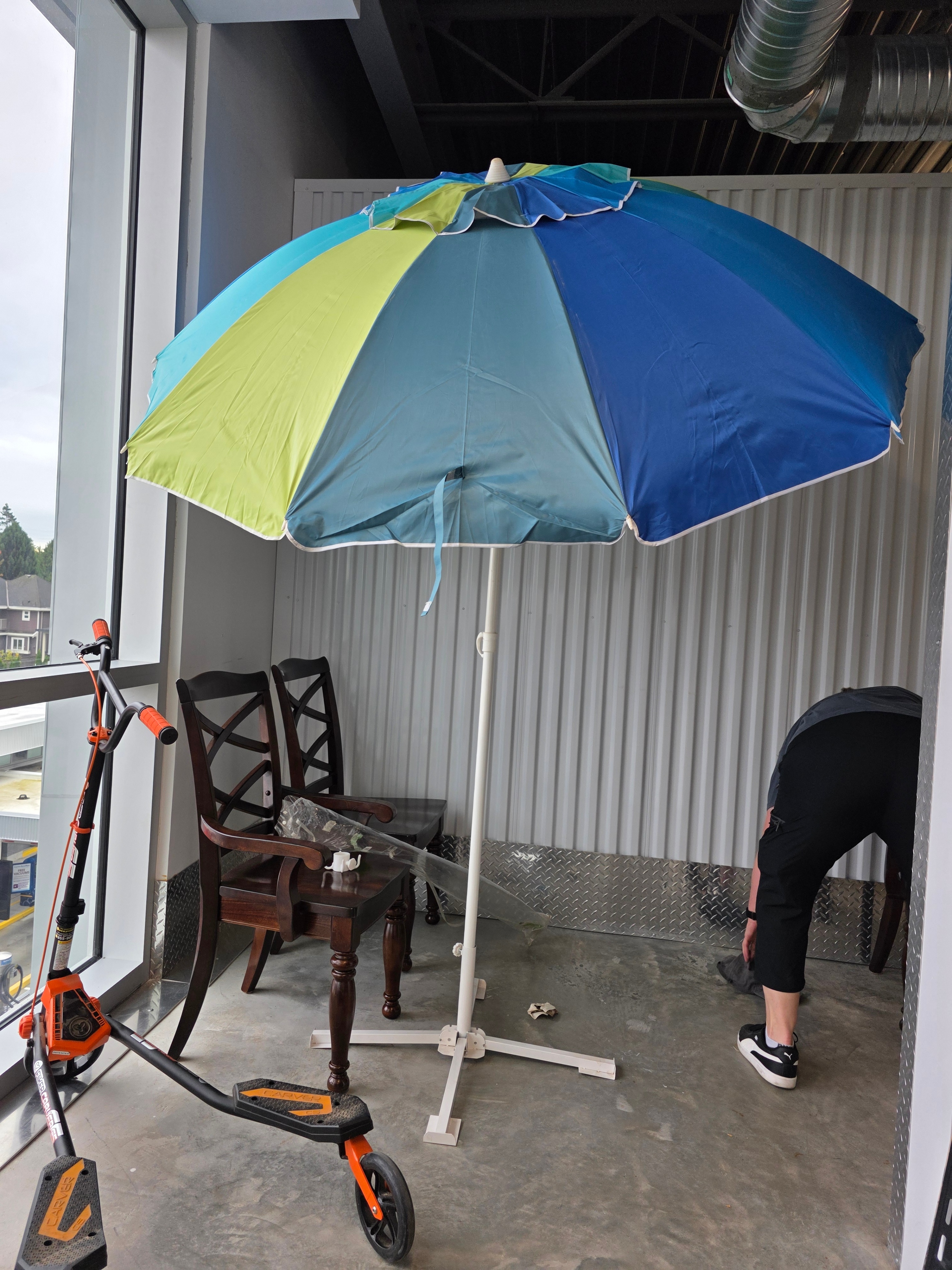 Large Beach/Picnic Umbrella (portable with stand/feet & Case)
