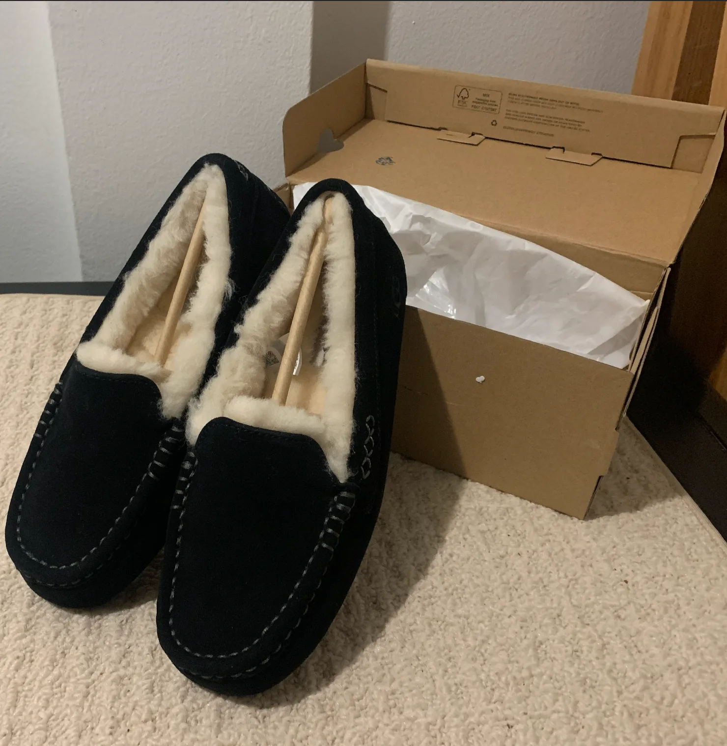 New Ugg Ansley Slippers (Sz 6 women)