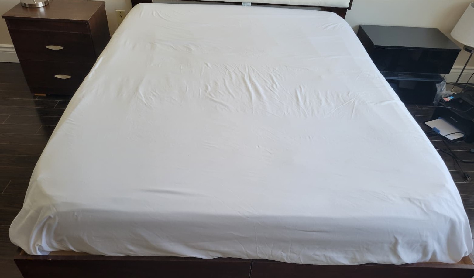 Queen High-Density Mattress 9” + Mattress Cover – Excellent - photo 3