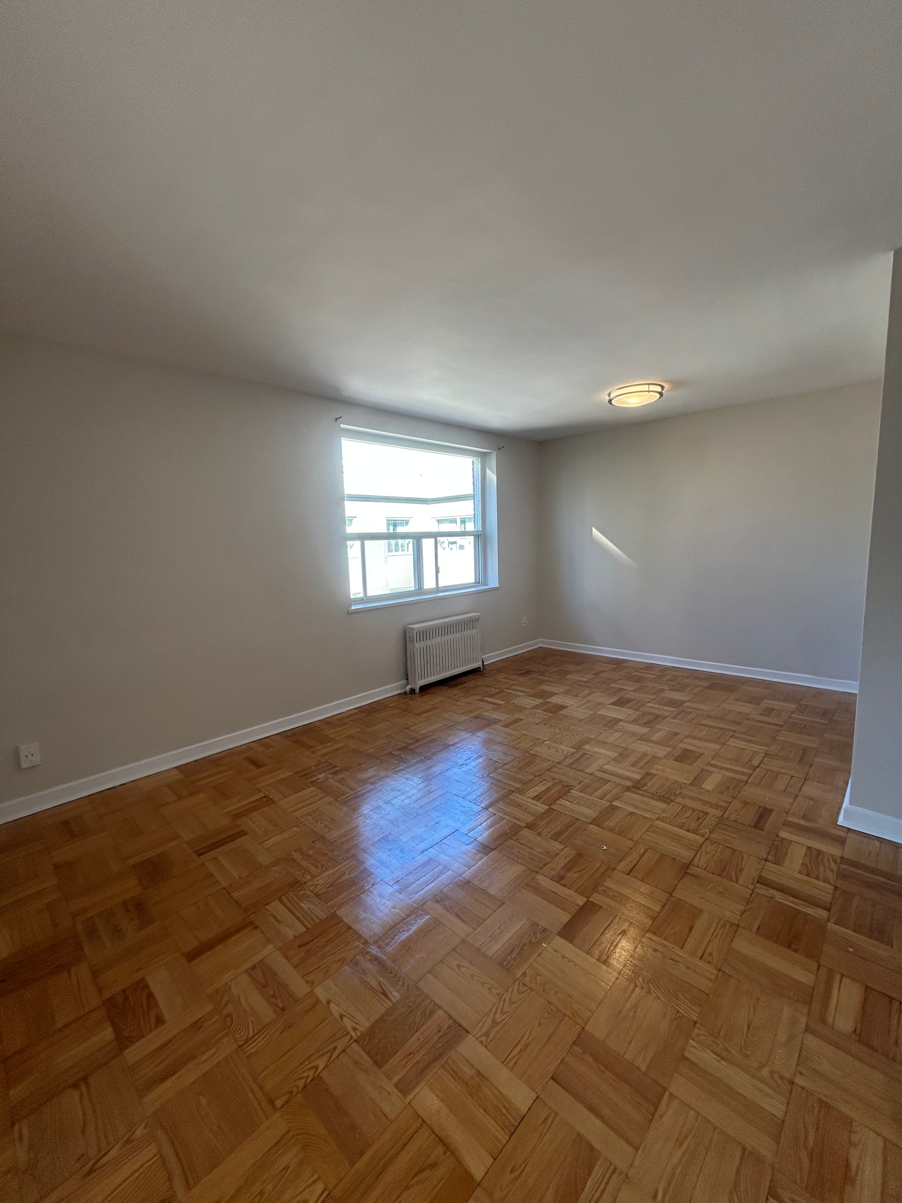 Large 2 Bedroom Suite - Feb 1 Occupancy! - photo 4