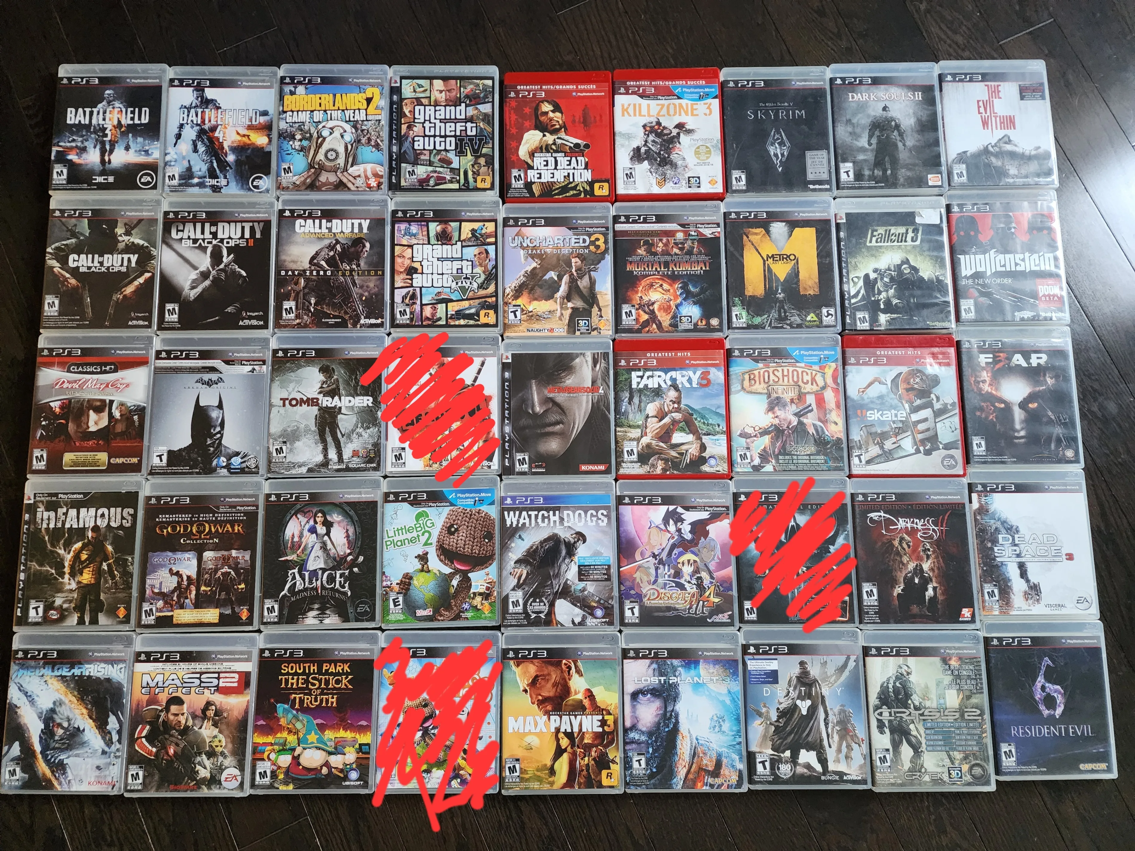 PS3 SLIM 300GB - 44 Games - 2 Controllers
