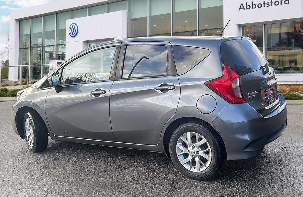 2018 Nissan Versa - photo 2